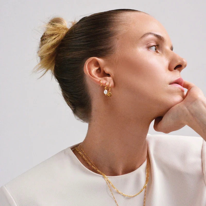 LINDA TAHIJA - BAROQUE PEARL CORE HOOP EARRINGS - 18K GOLD VERMEIL