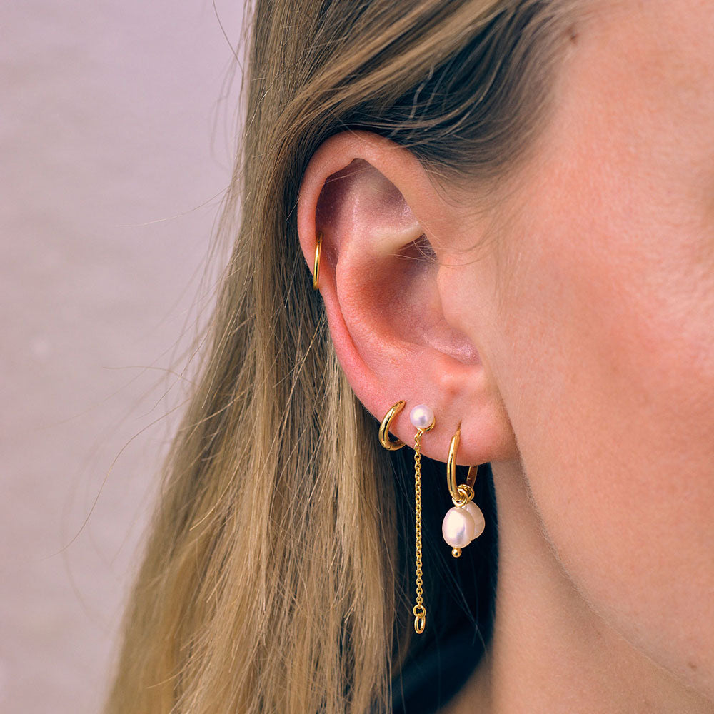LINDA TAHIJA - ZOE CHAIN PEARL STUD EARRINGS - GOLD