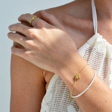 Load image into Gallery viewer, LINDA TAHIJA - GOLD DAISY BRACELET
