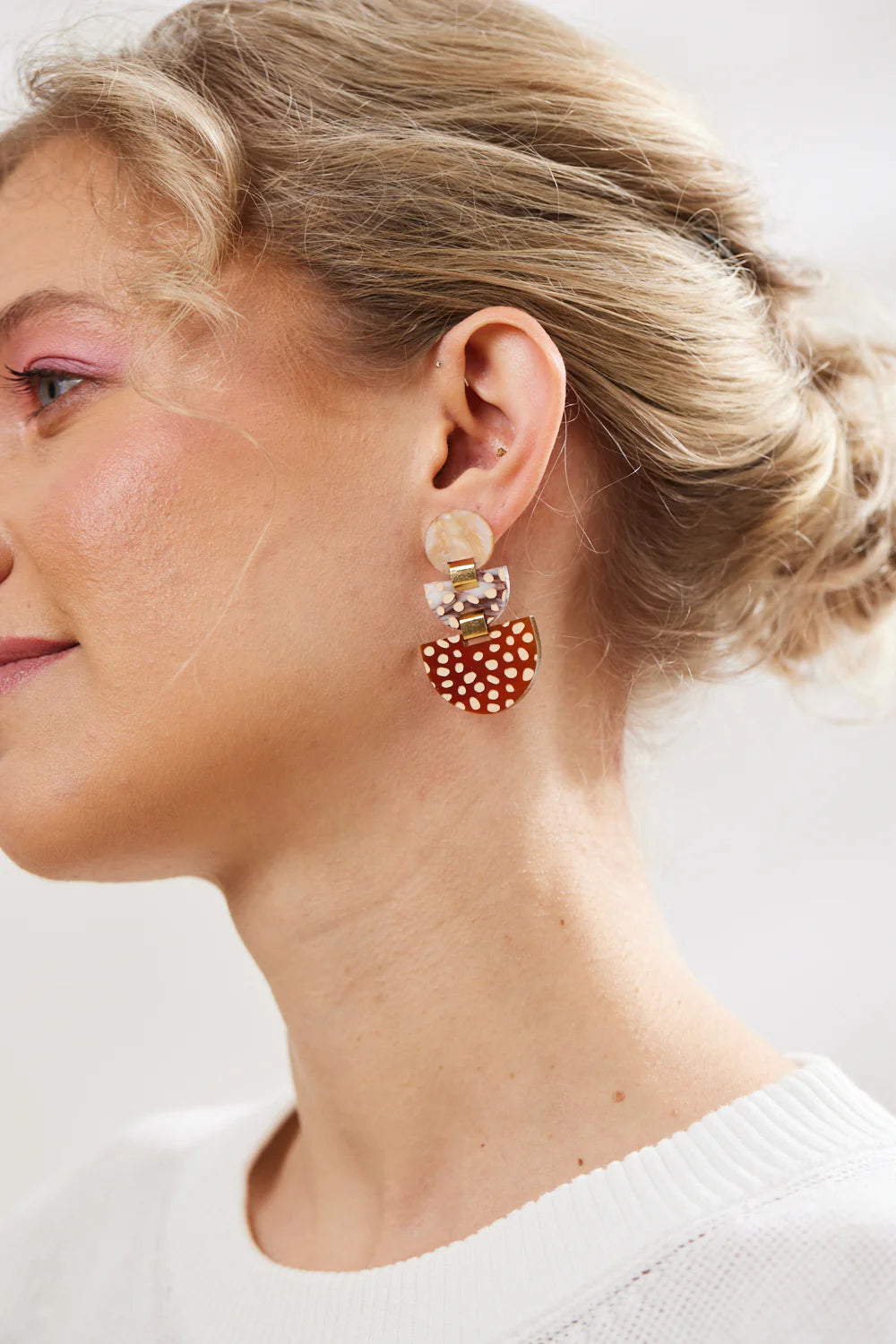 MARTHA JEAN - BOAT EARRINGS - BROWN