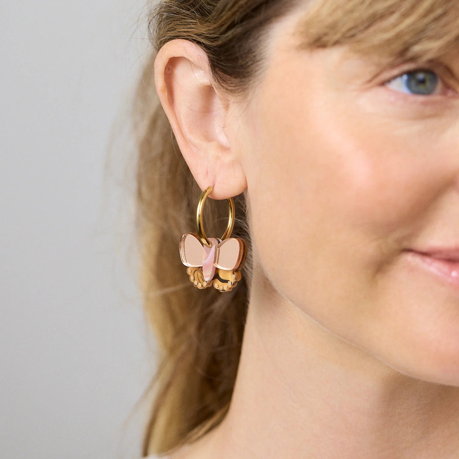 MARTHA JEAN - GOLD BUTTERFLY EARRINGS - BROWN / PEACH
