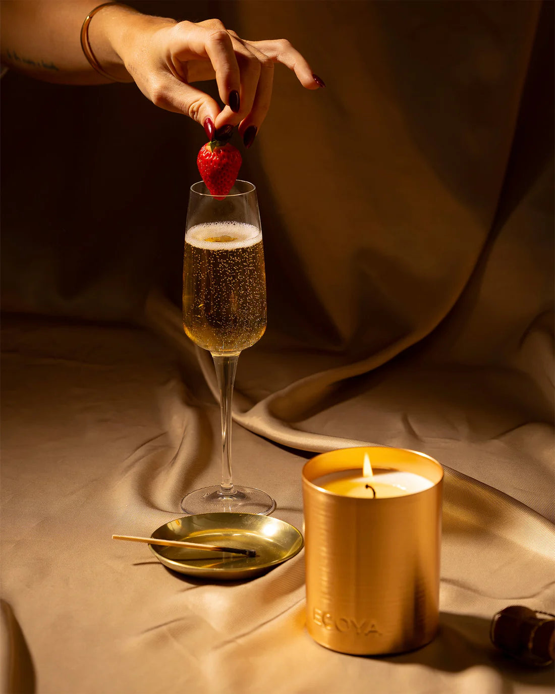 ECOYA - HOLIDAY: CHILLI STRAWBERRY GOLDIE CANDLE