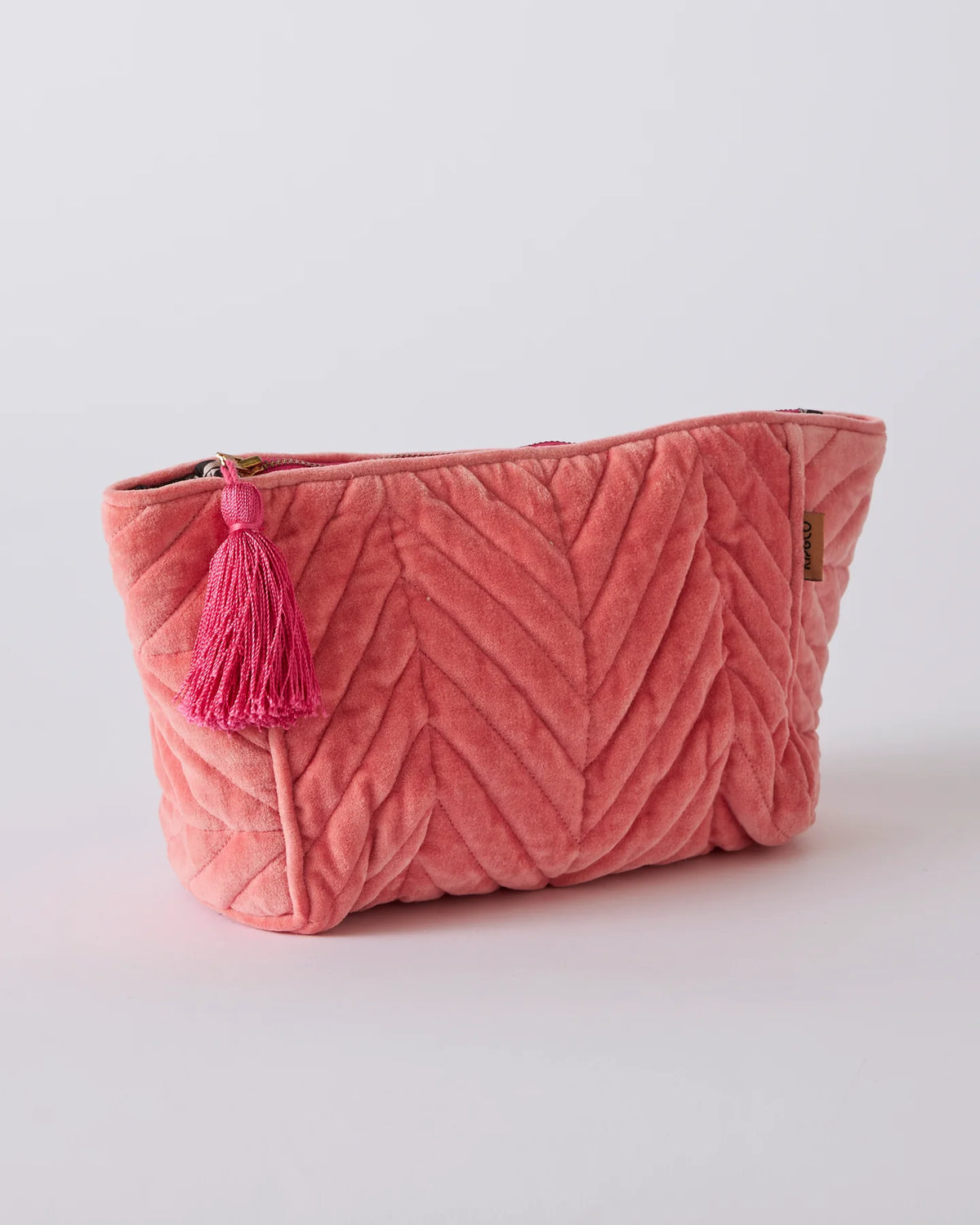 KIP & CO - VELVET TOILETRY PURSE - STRAWBERRY
