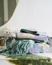 Load image into Gallery viewer, KIP &amp; CO - PRINTED TERRY BATH TOWEL - BUSH DAISY
