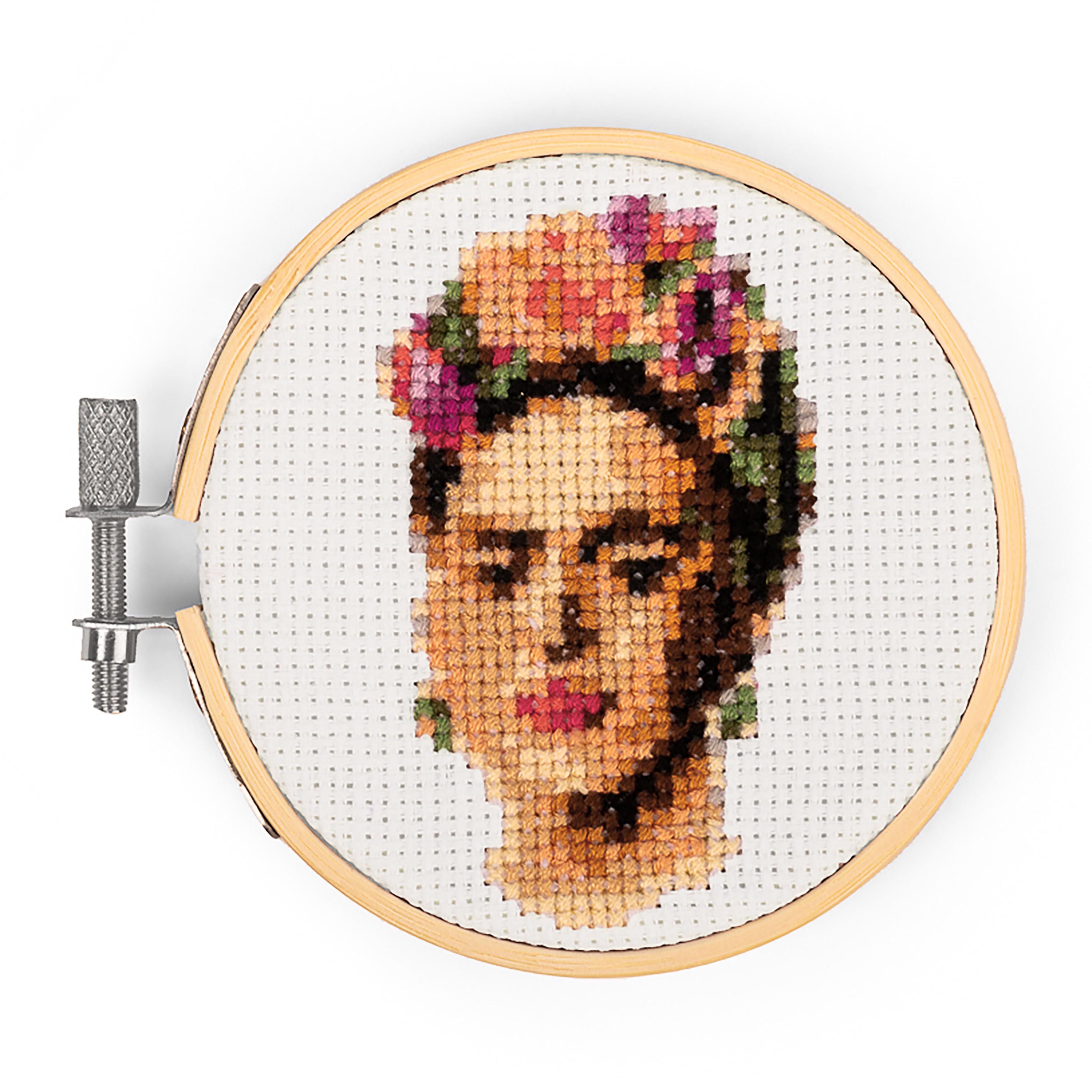 FRIDA EMBROIDERY KIT