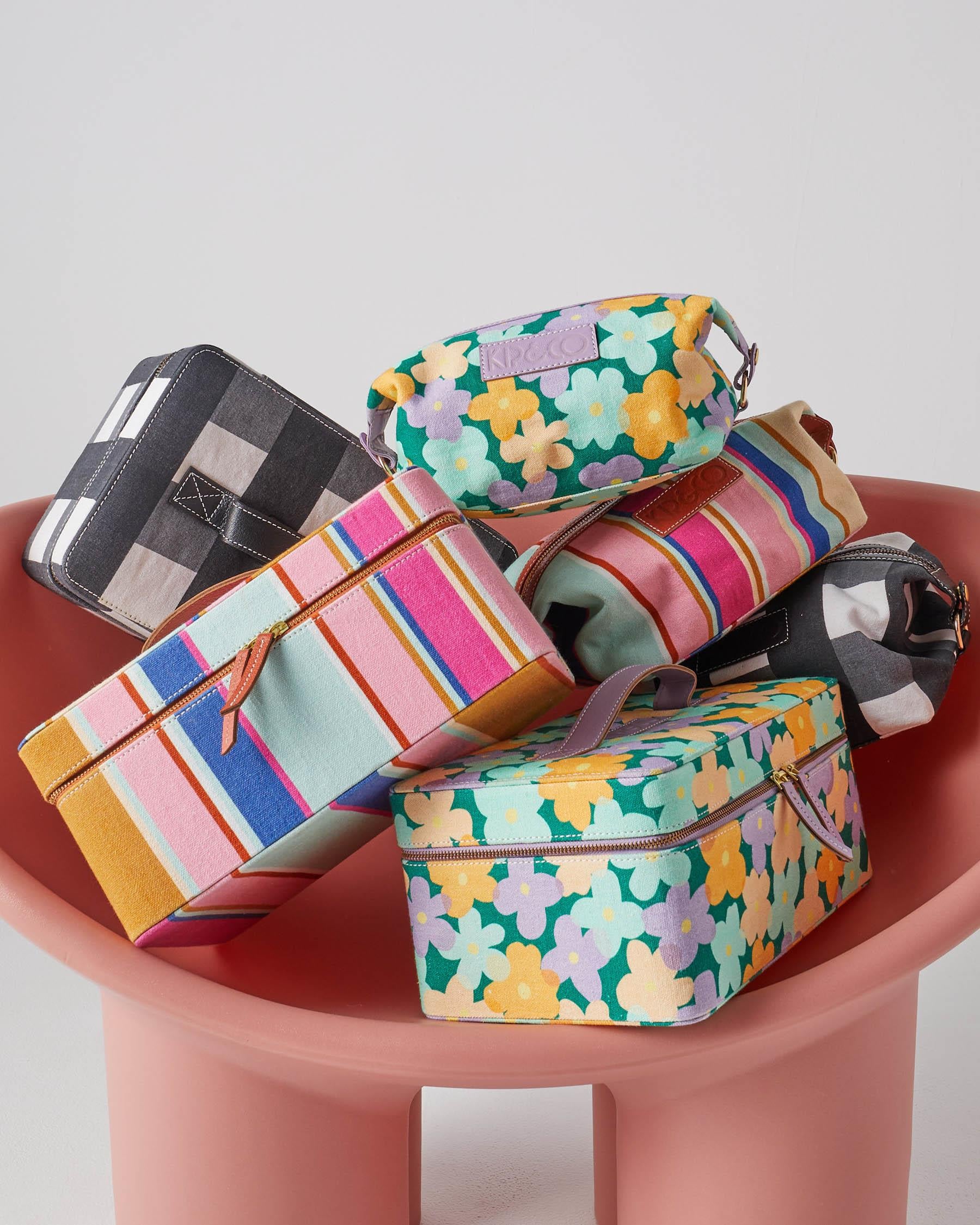 KIP & CO - TOILETRY CASE - BUSH DAISY