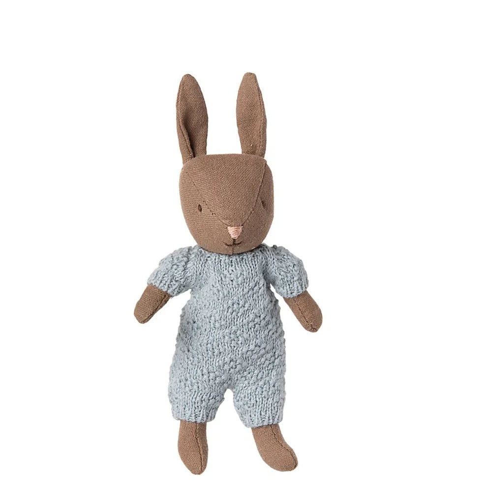 MAILEG - MICRO BUNNY IN BROWN BLUE KNITTED SUIT