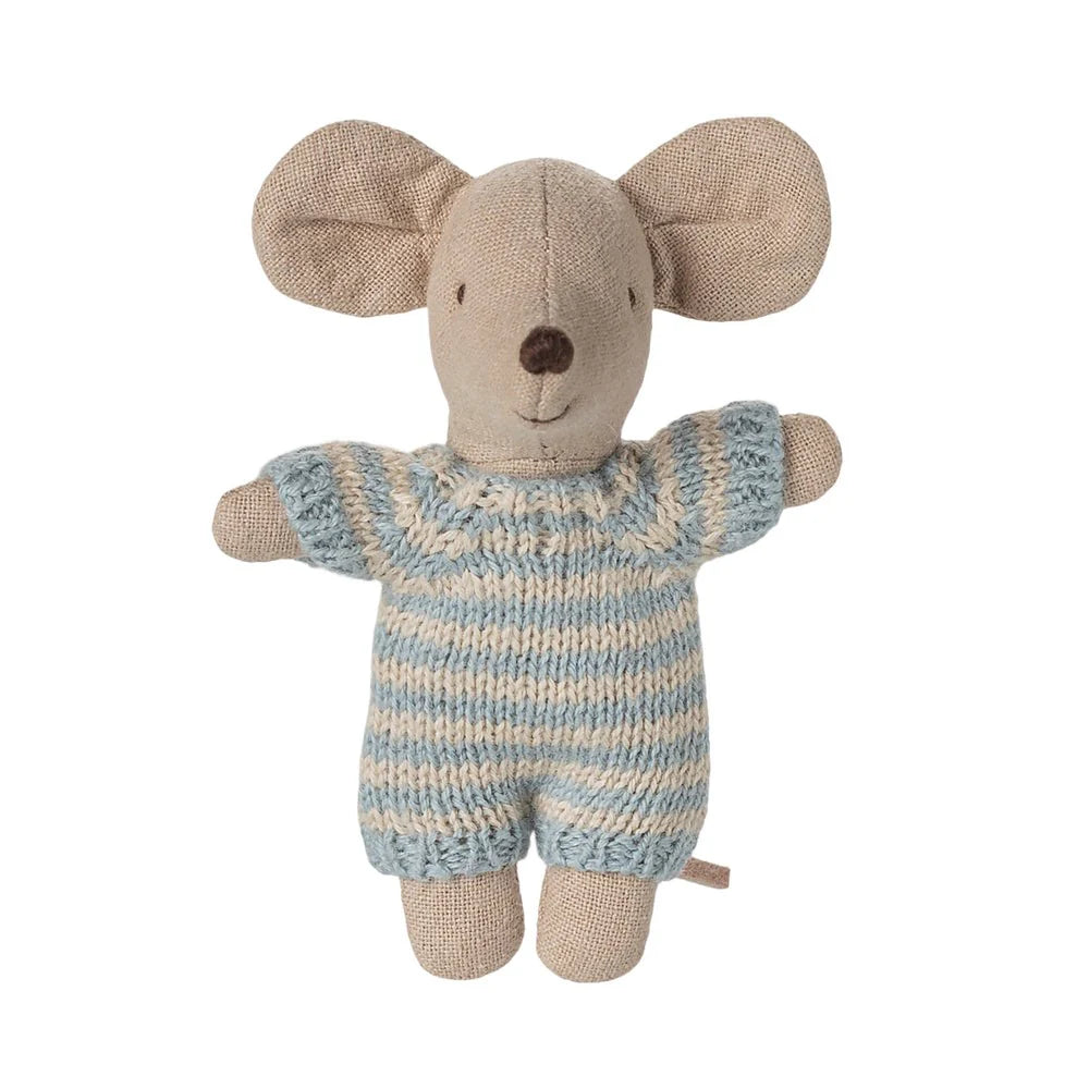MAILEG - BABY MOUSE IN CARRY COT BLUE