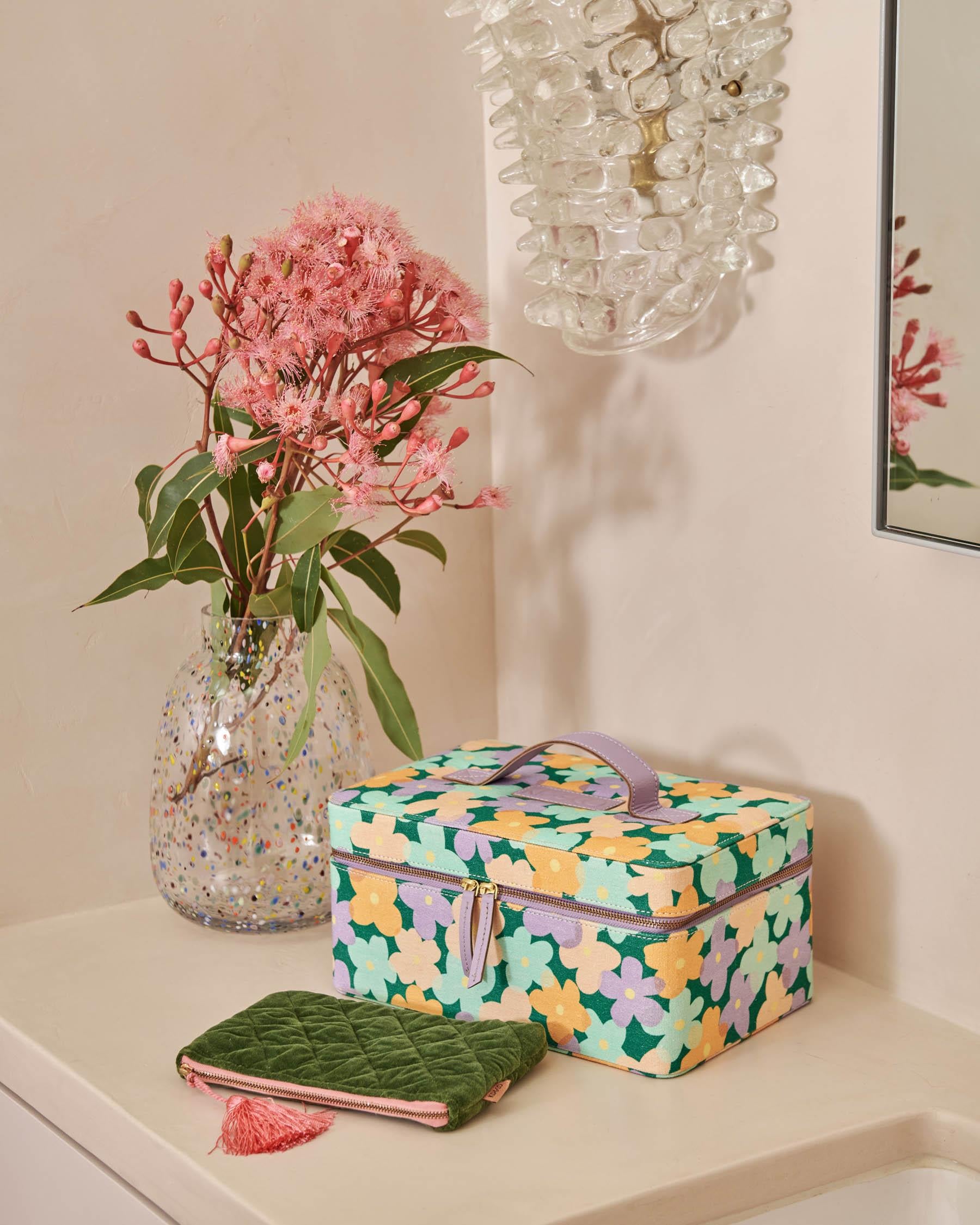 KIP & CO - TOILETRY CASE - BUSH DAISY