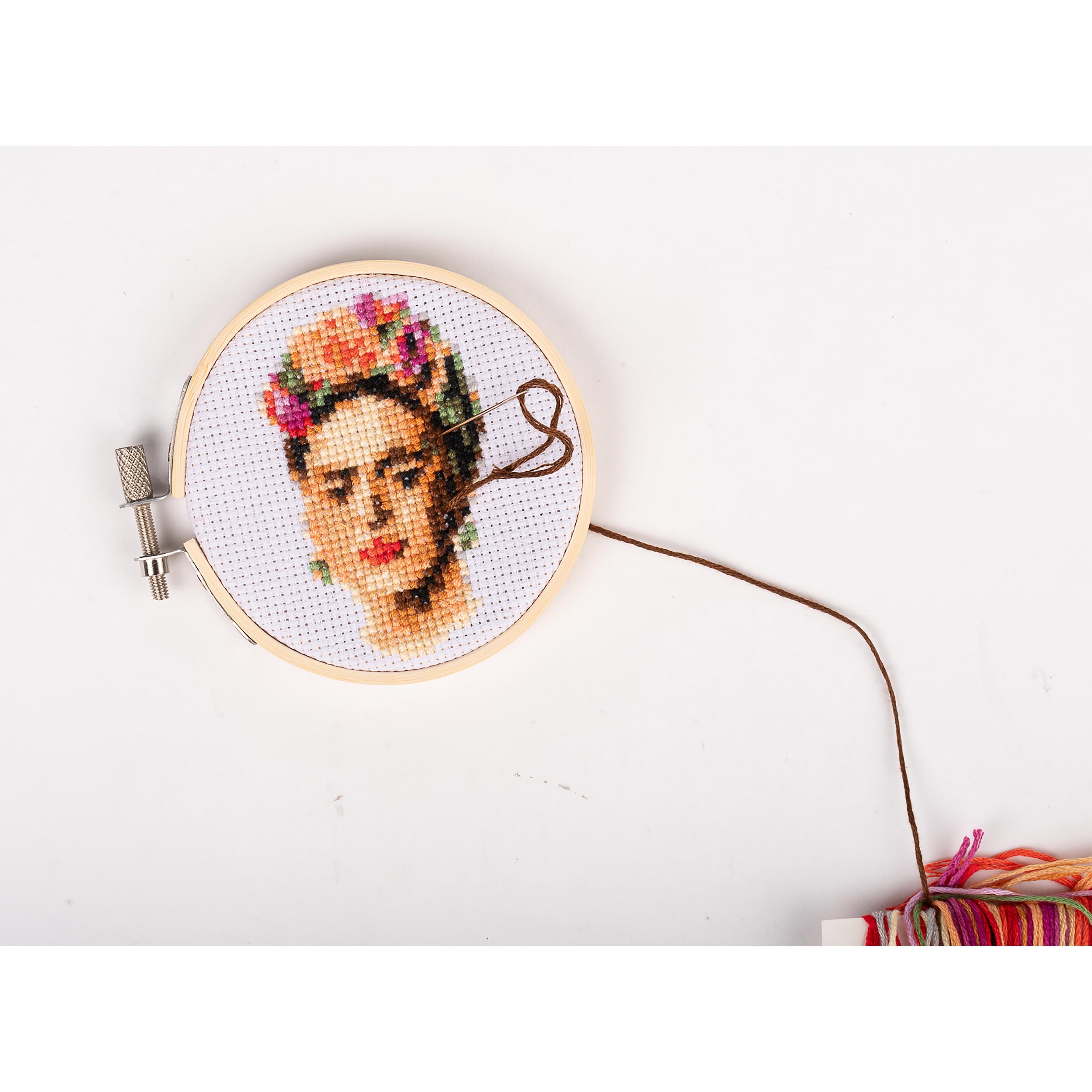 FRIDA EMBROIDERY KIT