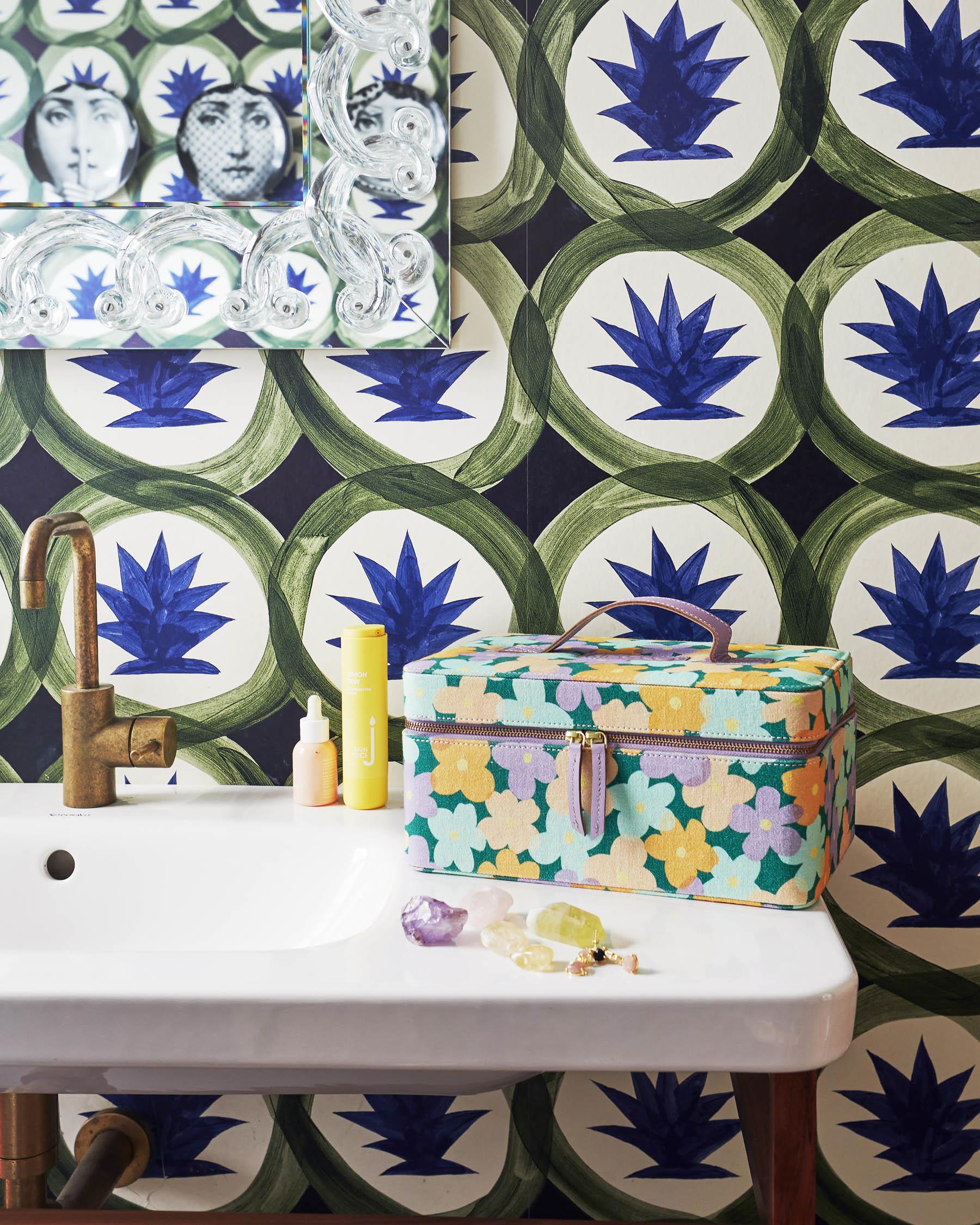 KIP & CO - TOILETRY CASE - BUSH DAISY