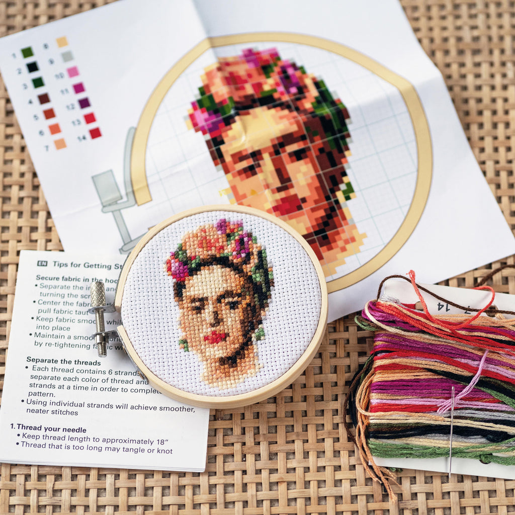 FRIDA EMBROIDERY KIT