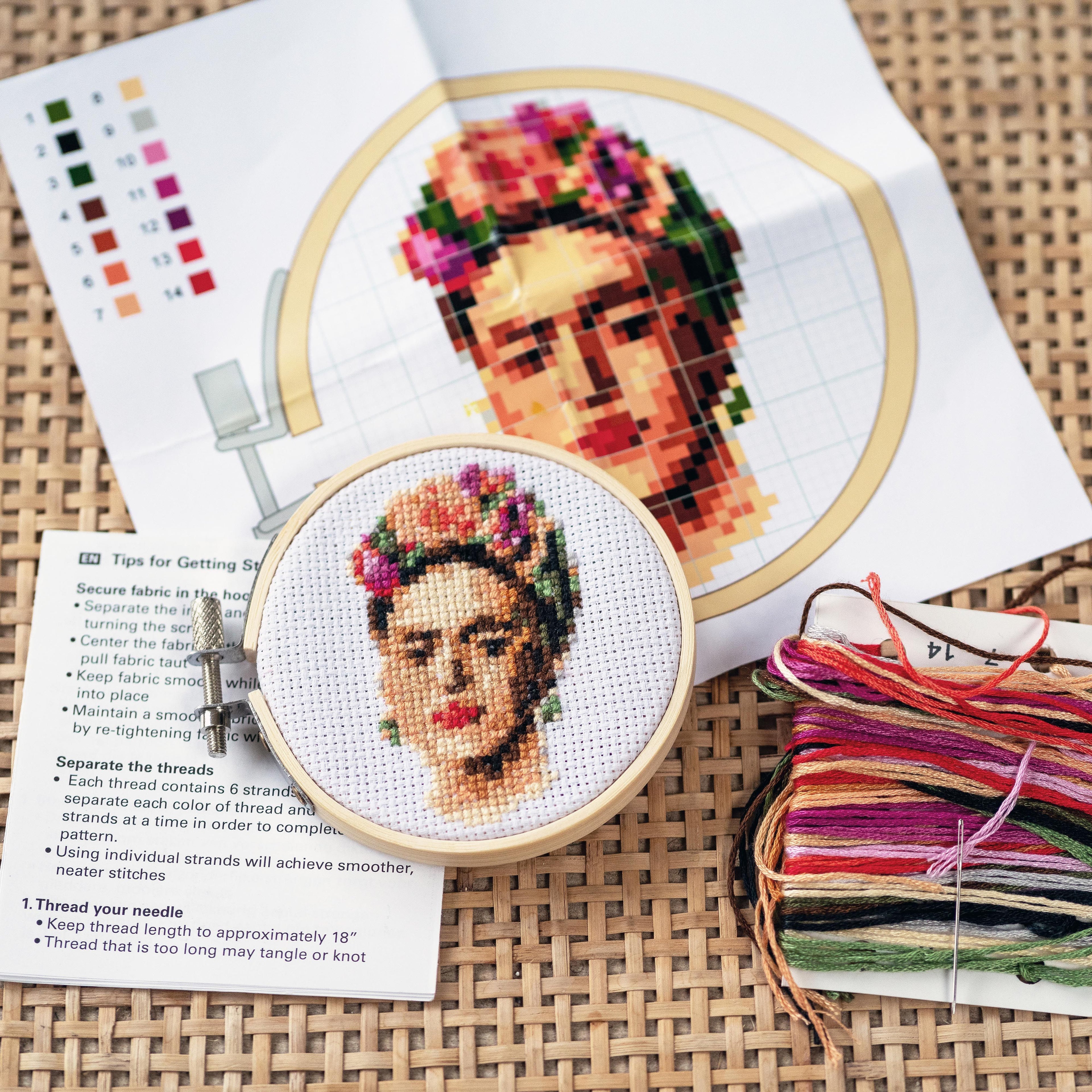 FRIDA EMBROIDERY KIT