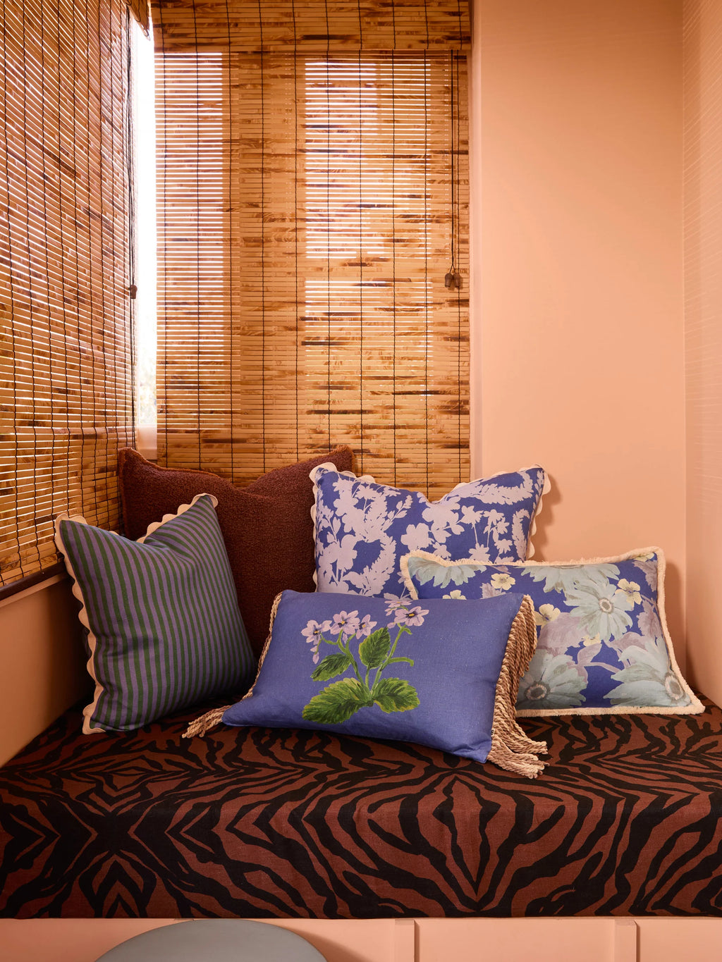 BONNIE & NEIL - COTTAGE GARDEN LINEN CUSHION 60X40CM - BLUE