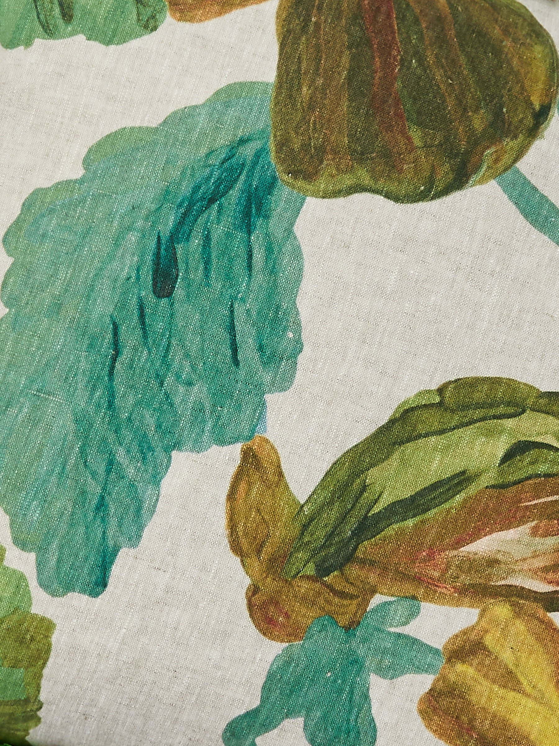 BONNIE & NEIL - WILD PANSY LINEN CUSHION 50CM - VERDE