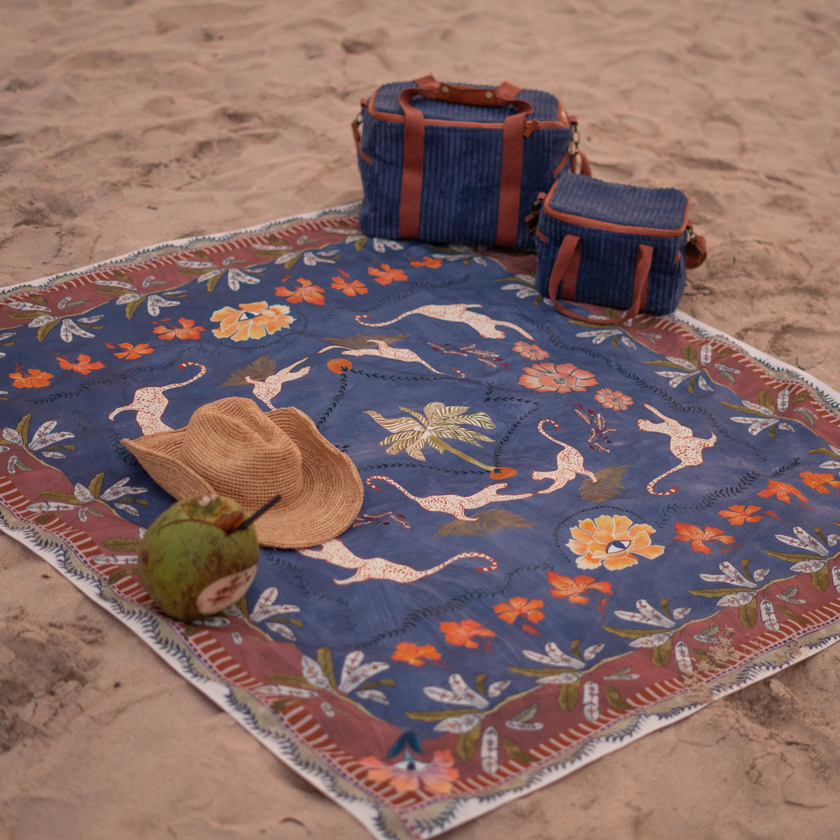 WANDERING FOLK - EYE OF THE PICNIC RUG - LAGOON