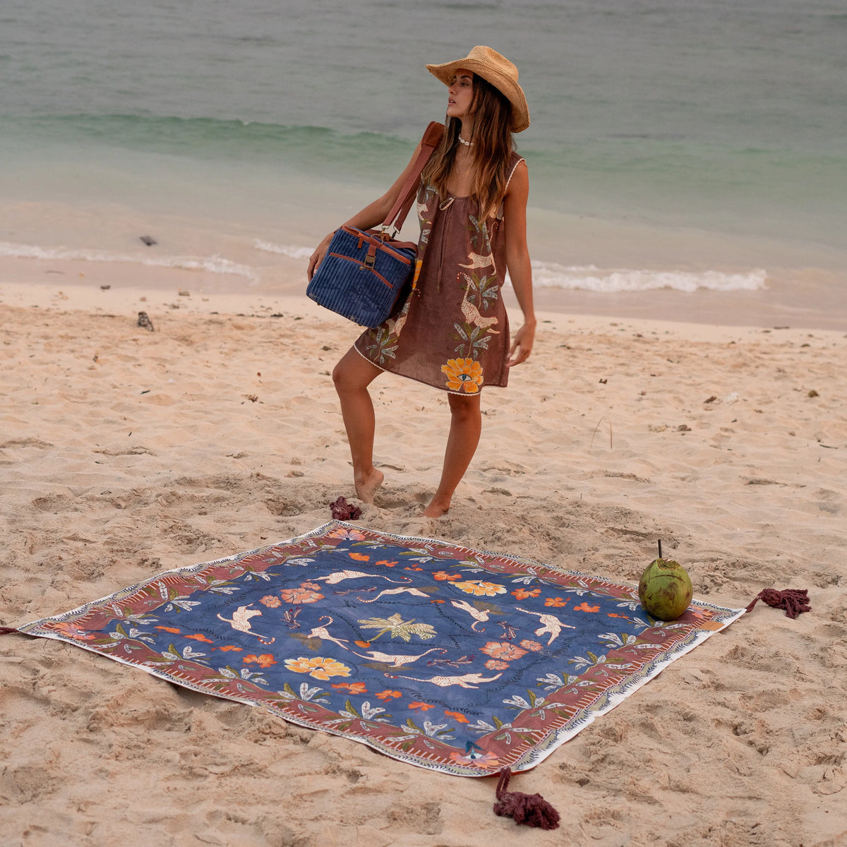 WANDERING FOLK - EYE OF THE PICNIC RUG - LAGOON