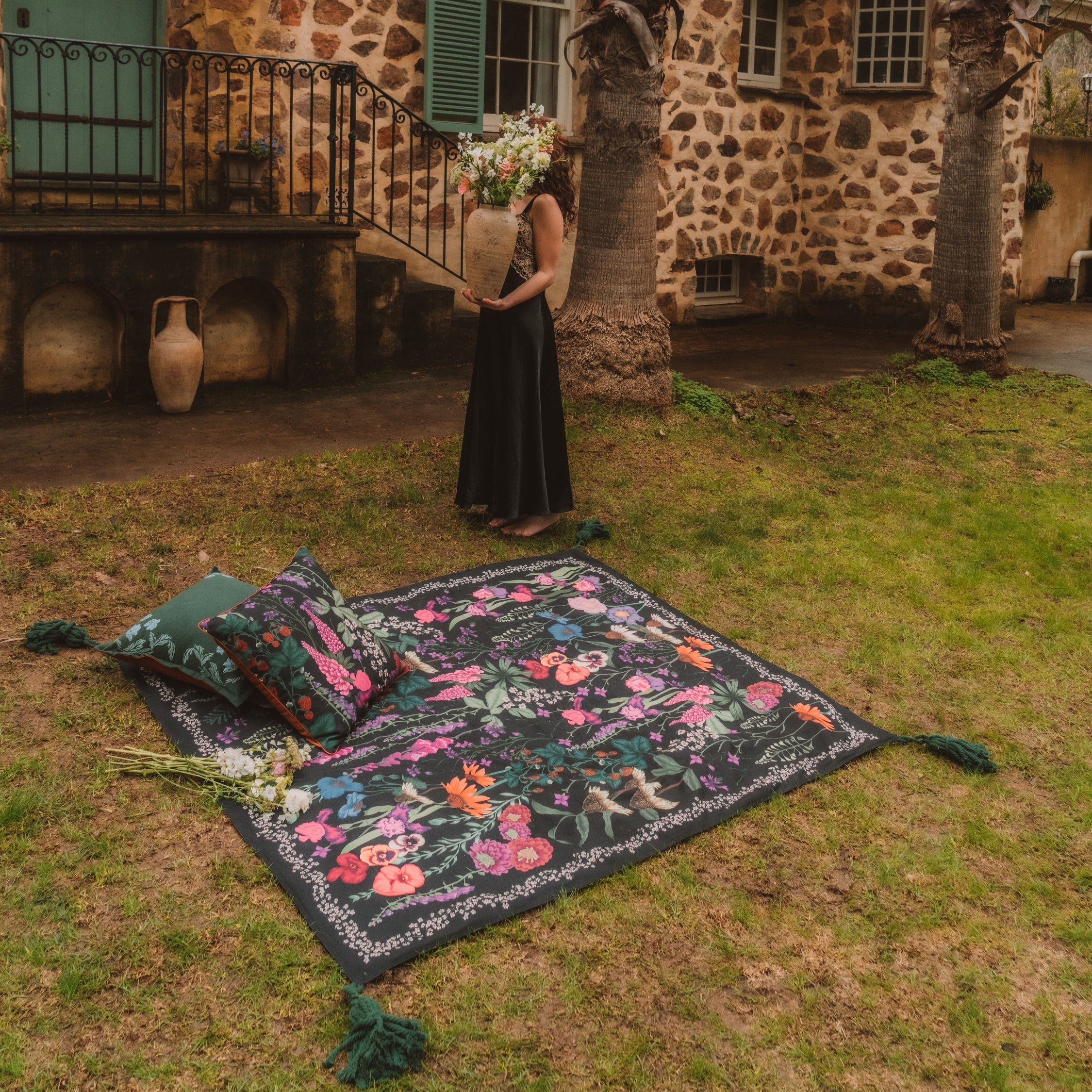 WANDERING FOLK - FLOURISH PICNIC RUG - CLOVER