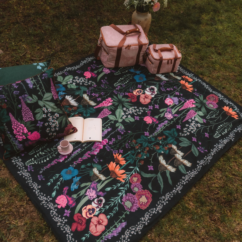 WANDERING FOLK - FLOURISH PICNIC RUG - CLOVER