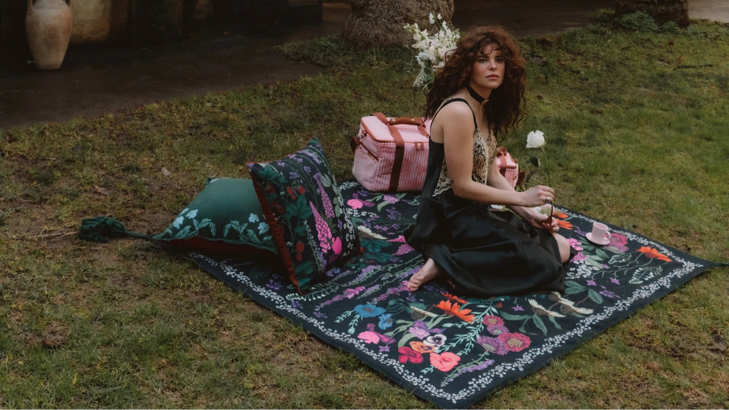 WANDERING FOLK - FLOURISH PICNIC RUG - CLOVER