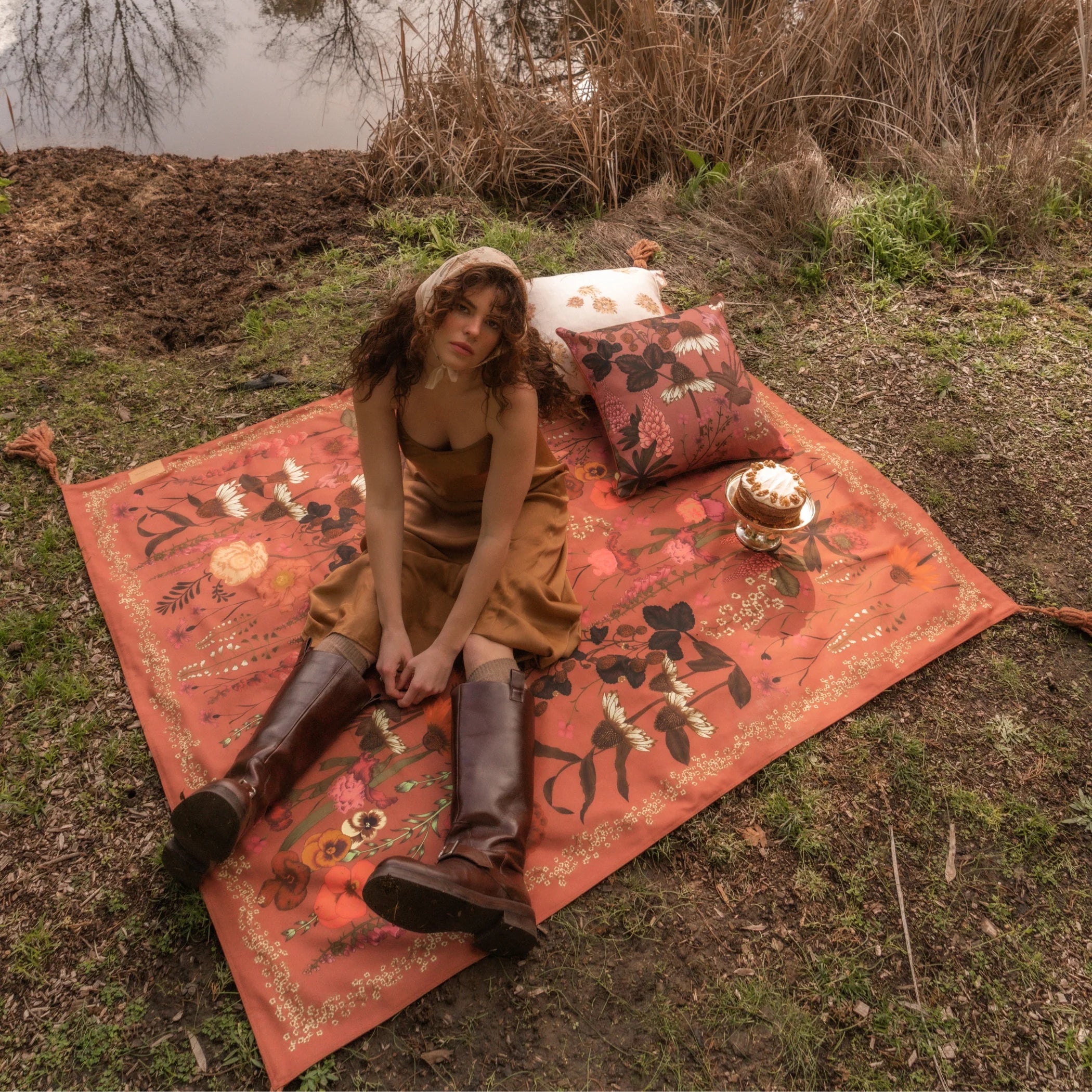 WANDERING FOLK - FLOURISH PICNIC RUG - SIENNA