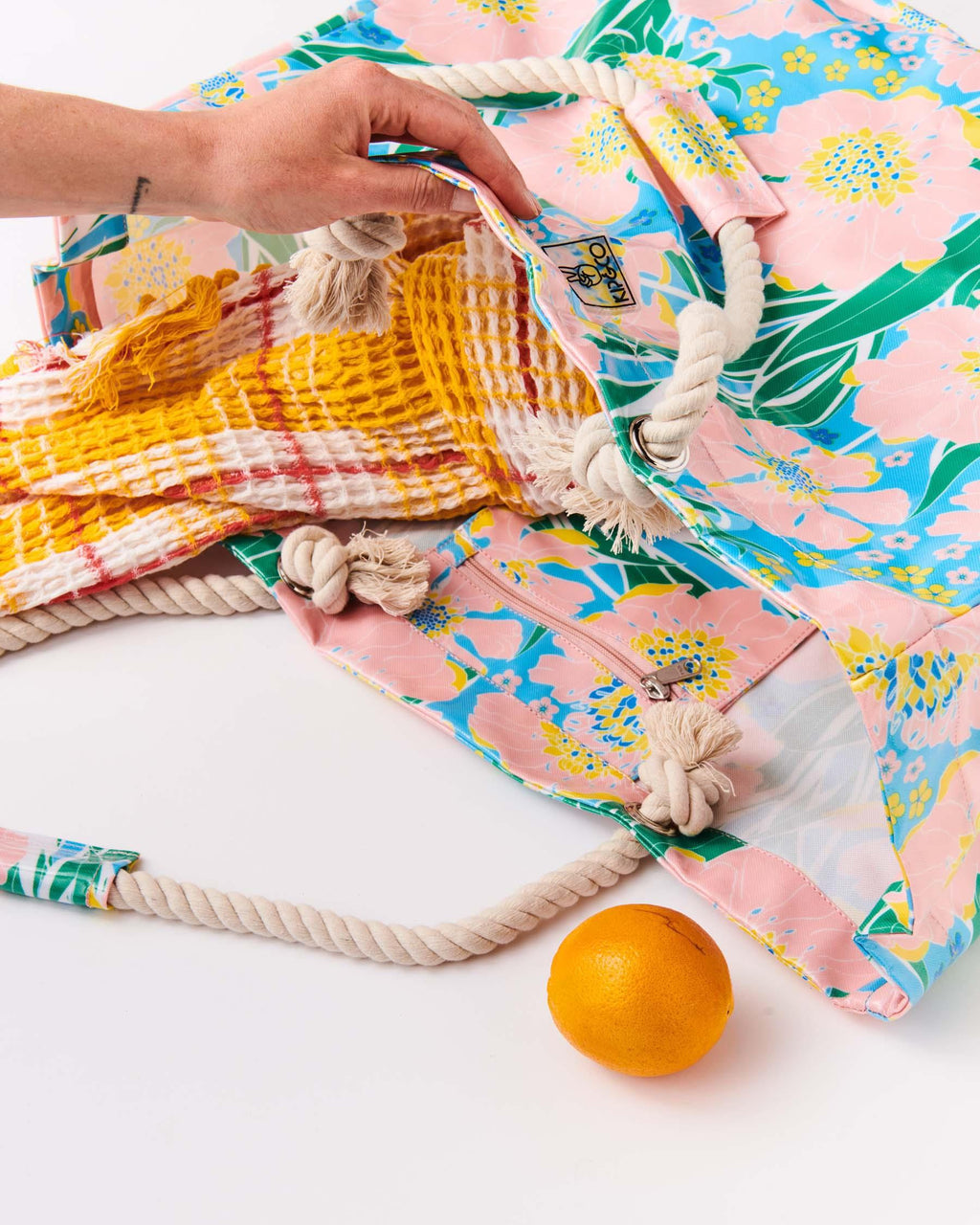 KIP & CO - BEACH BAG - TUMBLING FLOWERS
