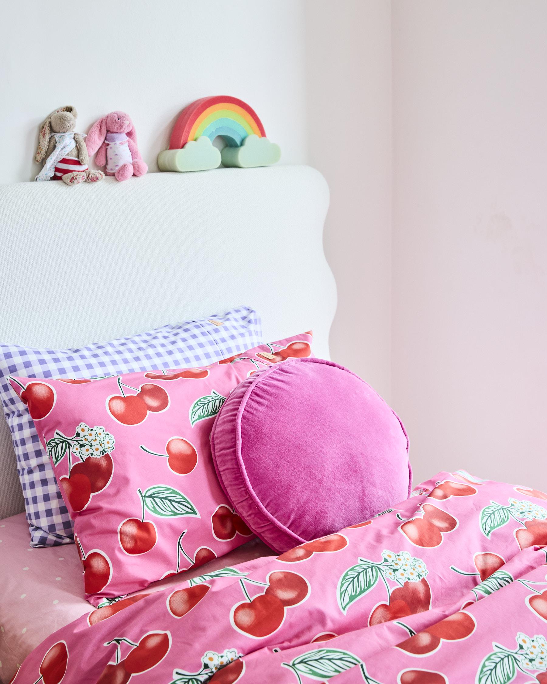 KIP & CO - VELVET PEA CUSHION - PINK LOVE