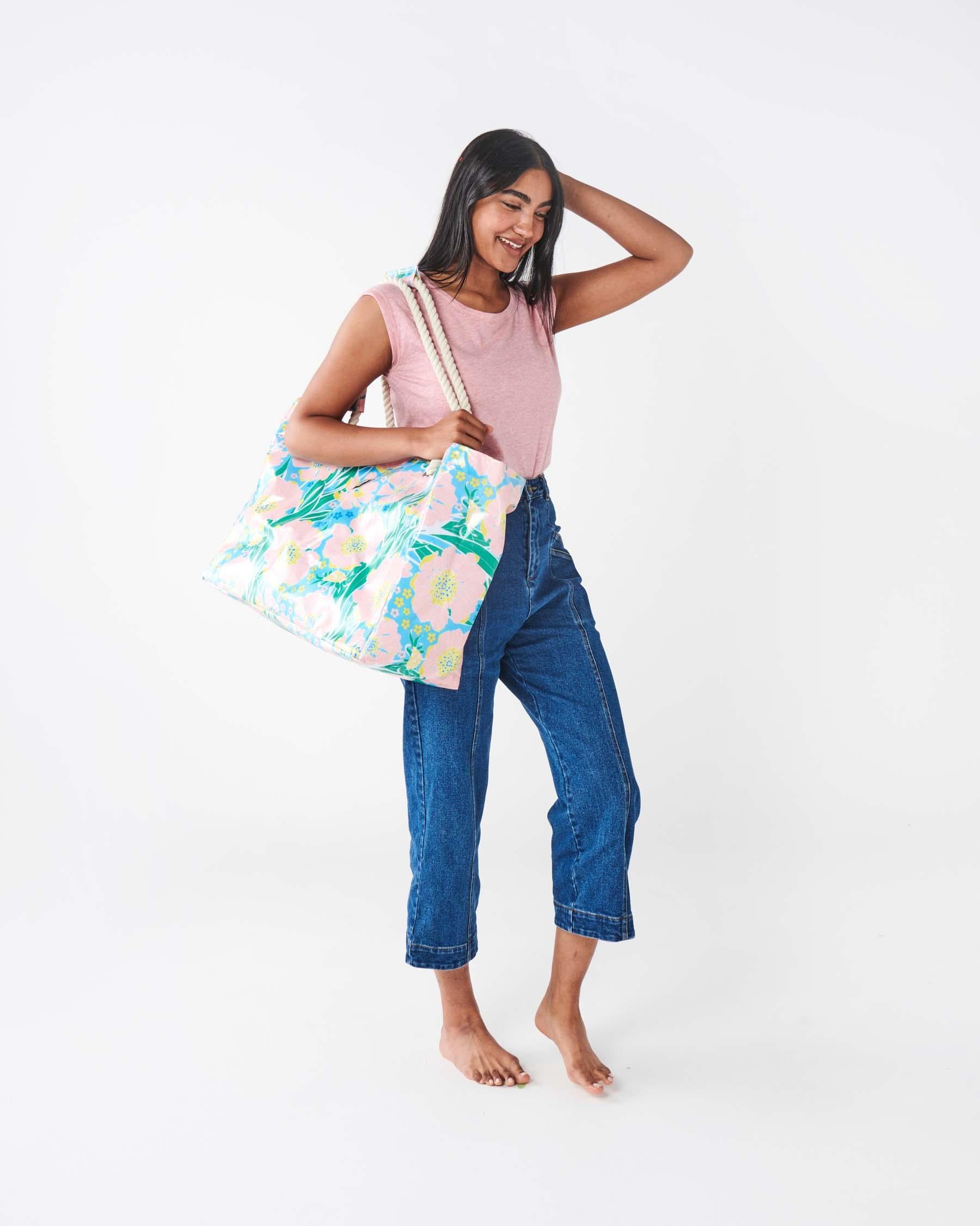KIP & CO - BEACH BAG - TUMBLING FLOWERS
