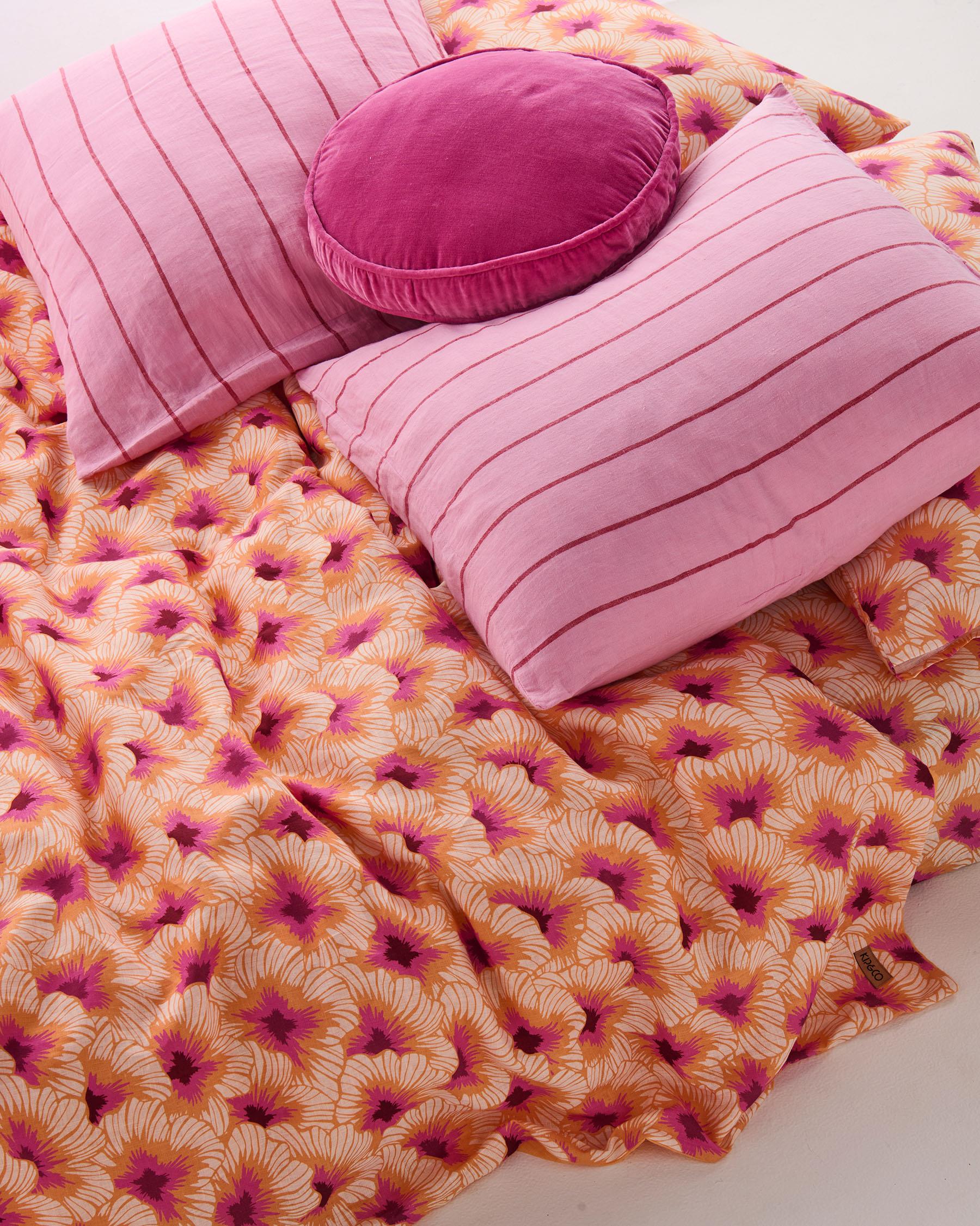 KIP & CO - VELVET PEA CUSHION - PINK LOVE