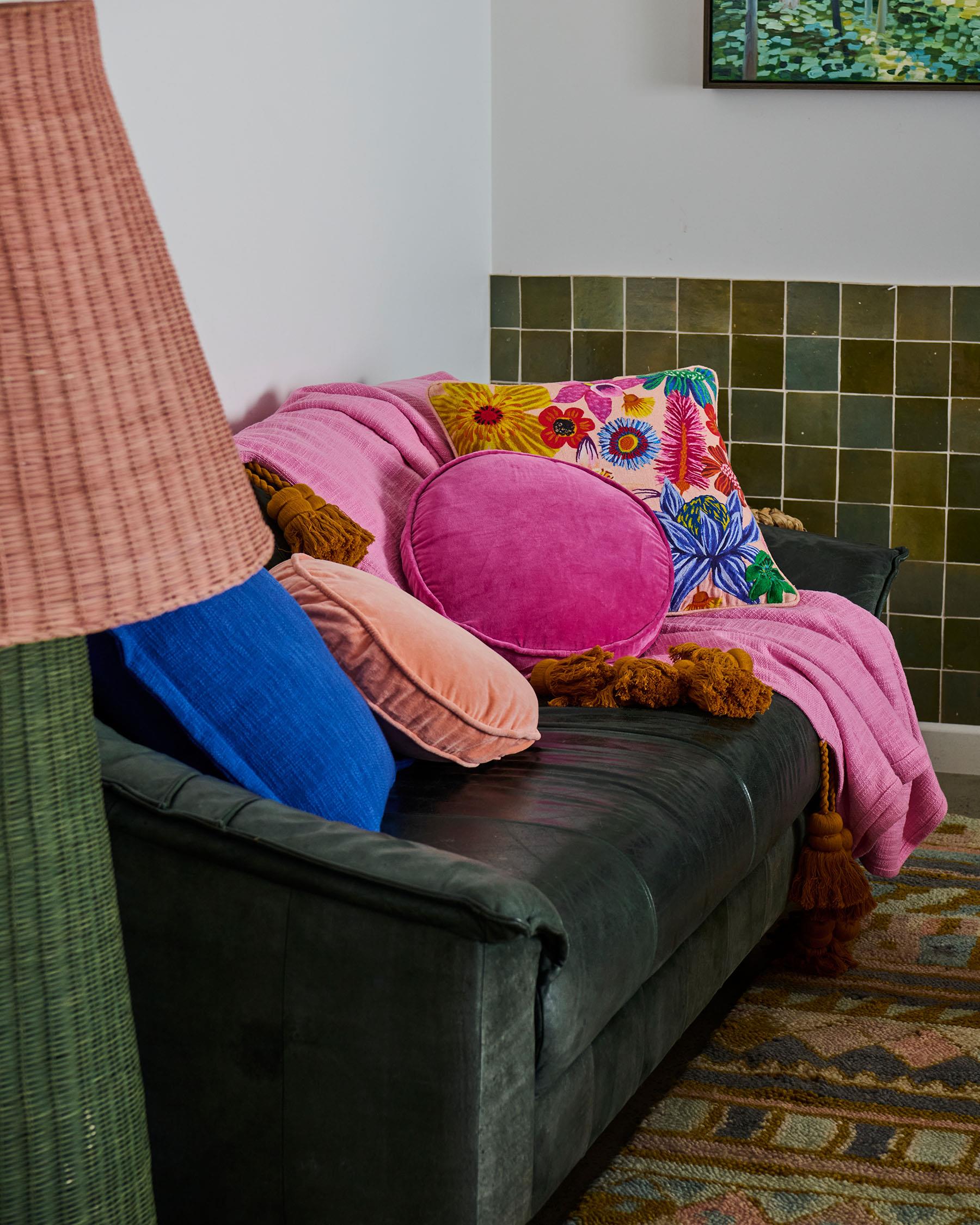 KIP & CO - VELVET PEA CUSHION - PINK LOVE