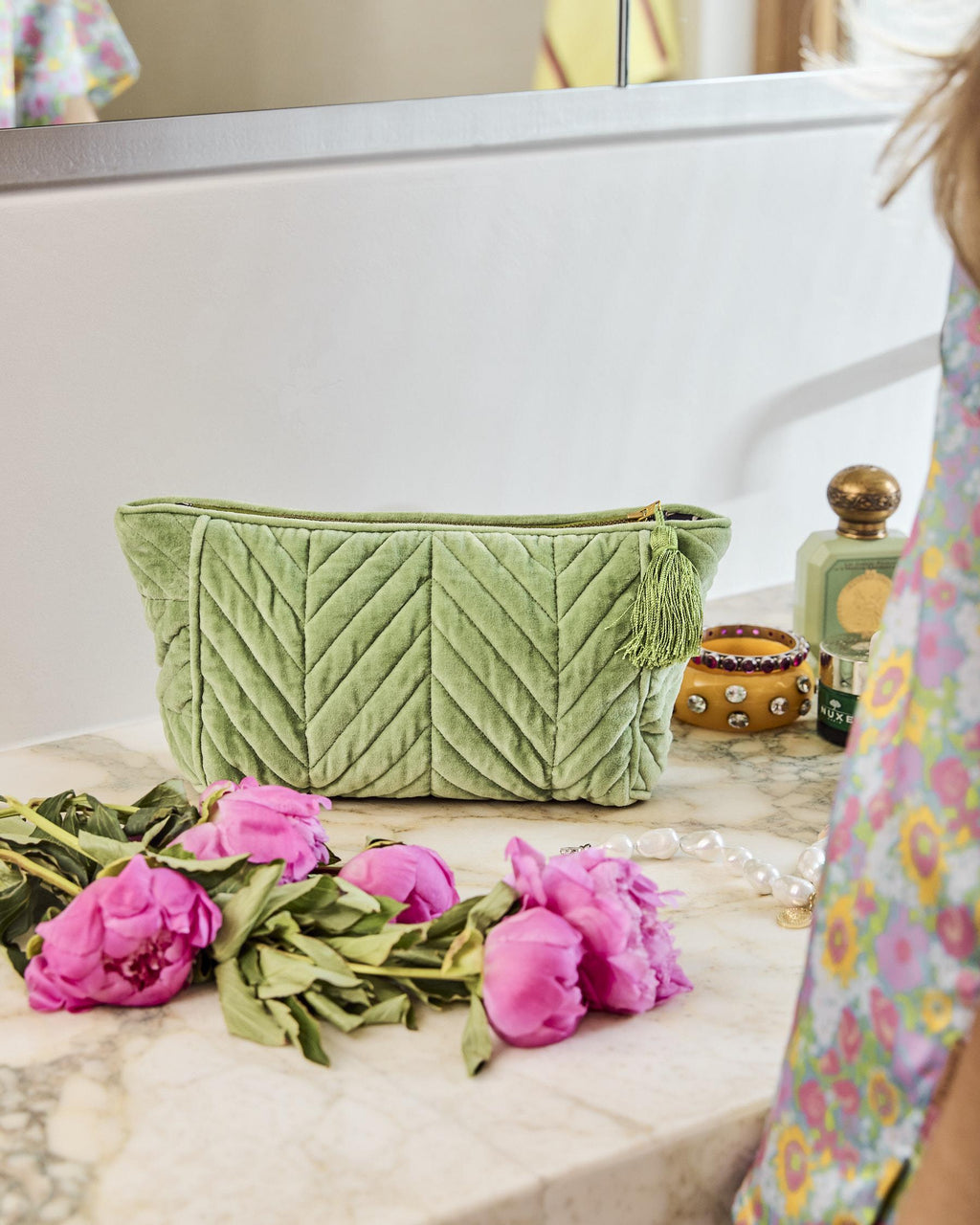 KIP & CO - VELVET TOILETRY PURSE - PESTO