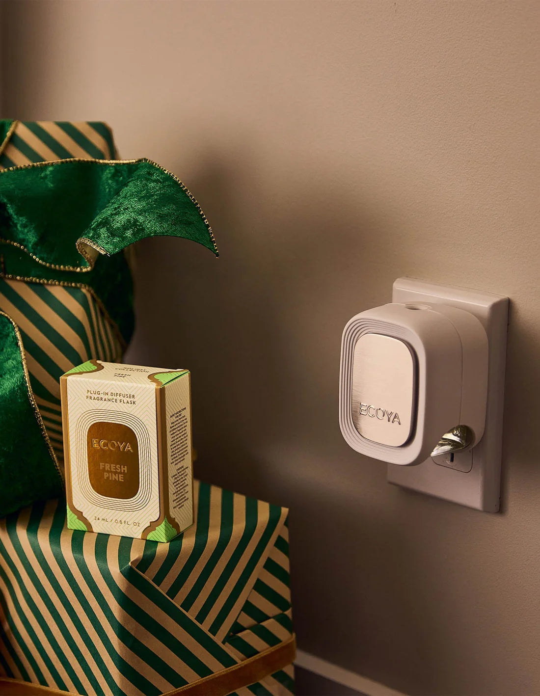 ECOYA - PLUG IN DIFFUSER FRAGRANCE FLASK - HOLIDAY: FRESH PINE