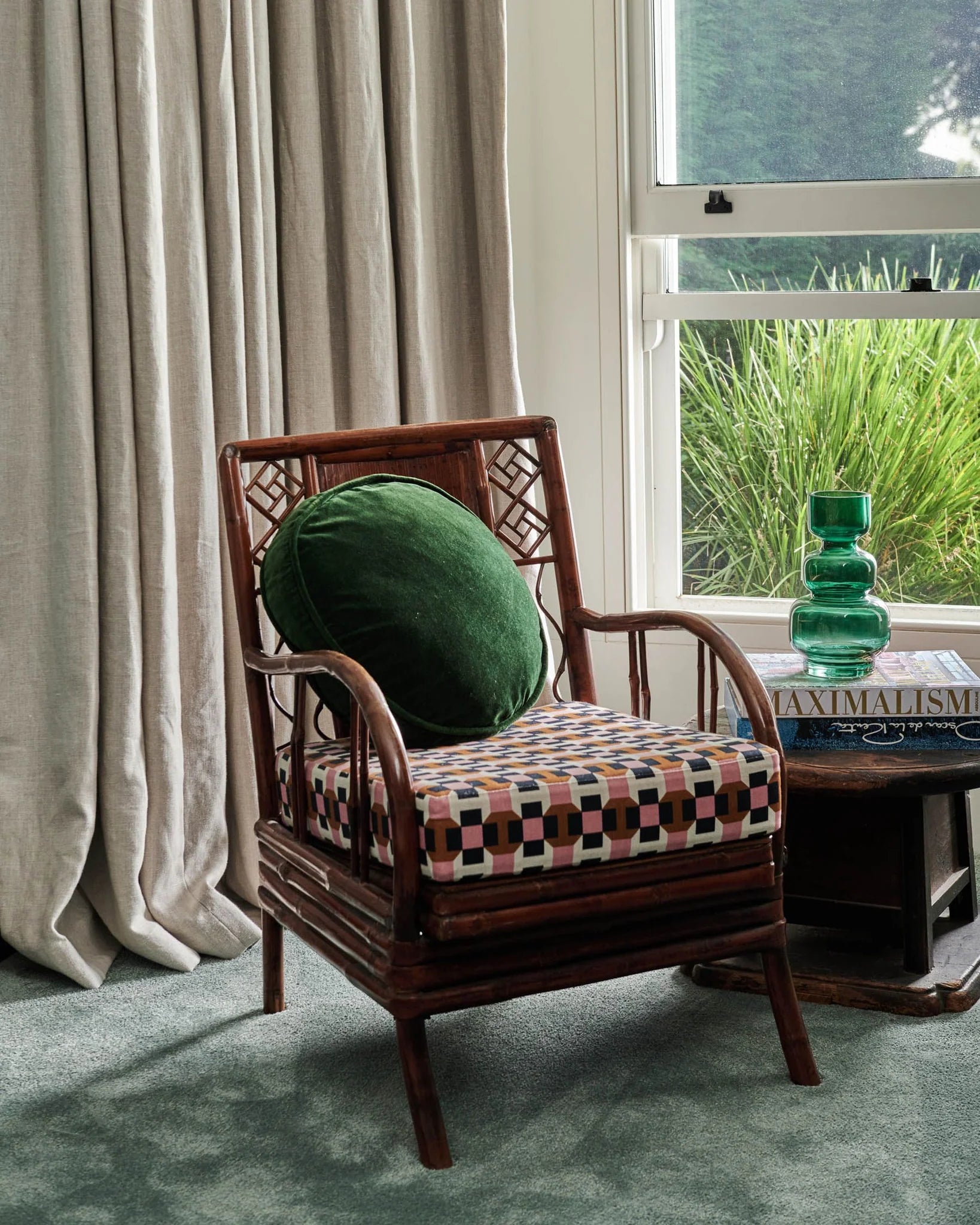 KIP & CO - VELVET PEA CUSHION - KOMBU GREEN