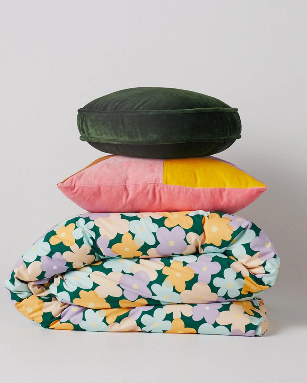 KIP & CO - VELVET PEA CUSHION - KOMBU GREEN