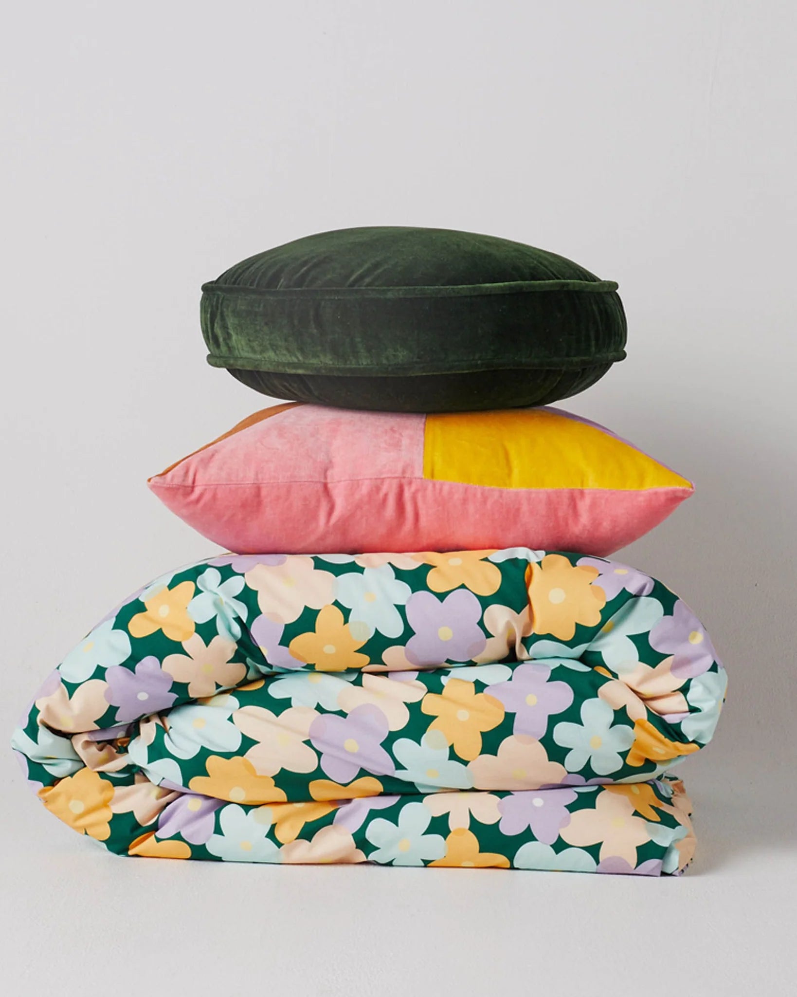 KIP & CO - VELVET PEA CUSHION - KOMBU GREEN