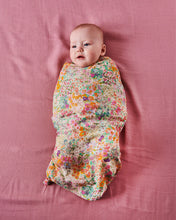 Load image into Gallery viewer, KIP &amp; CO - BAMBOO SWADDLE - LITTLE BIT DITSY
