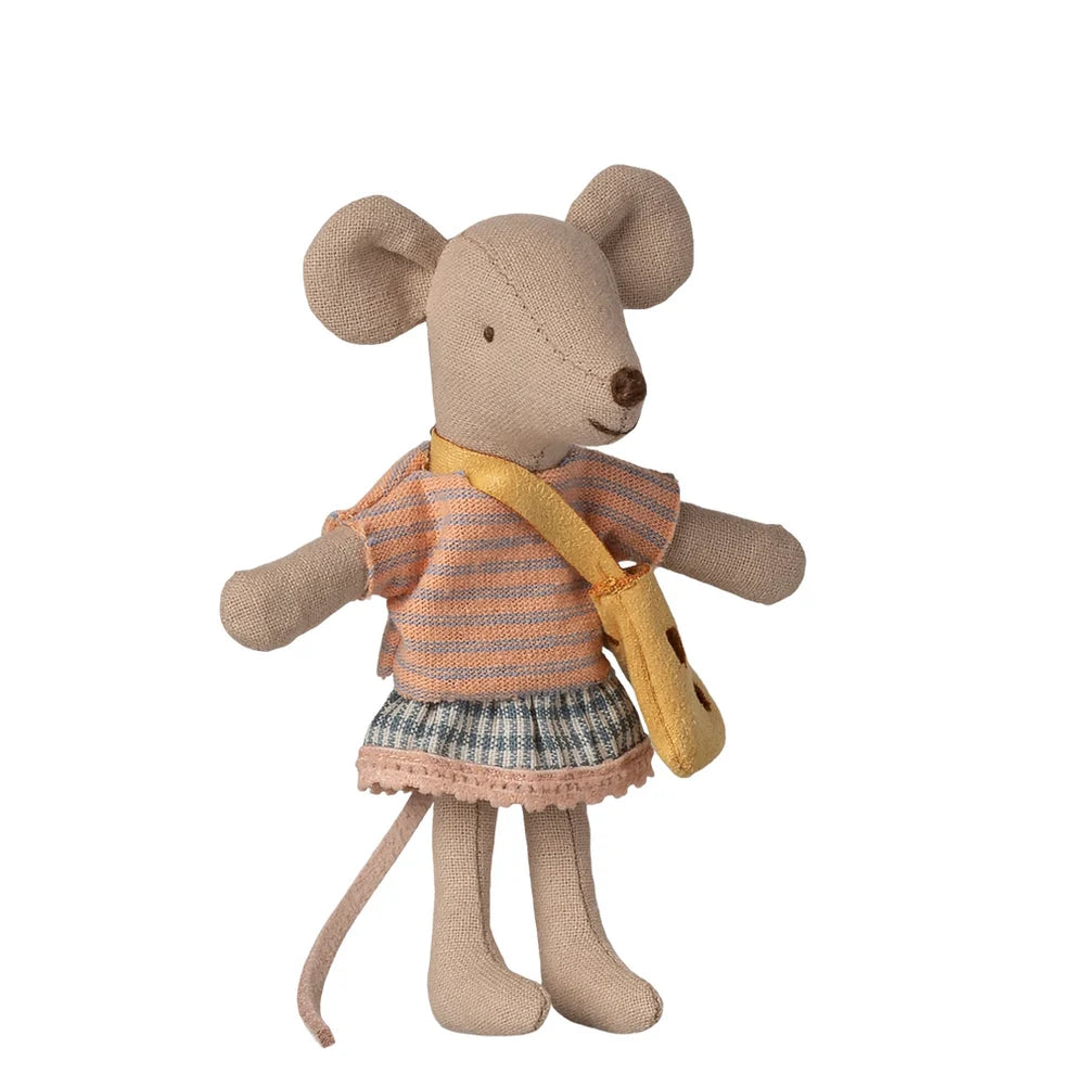 MAILEG - MOUSE WITH BAG - LITTLE SISTER