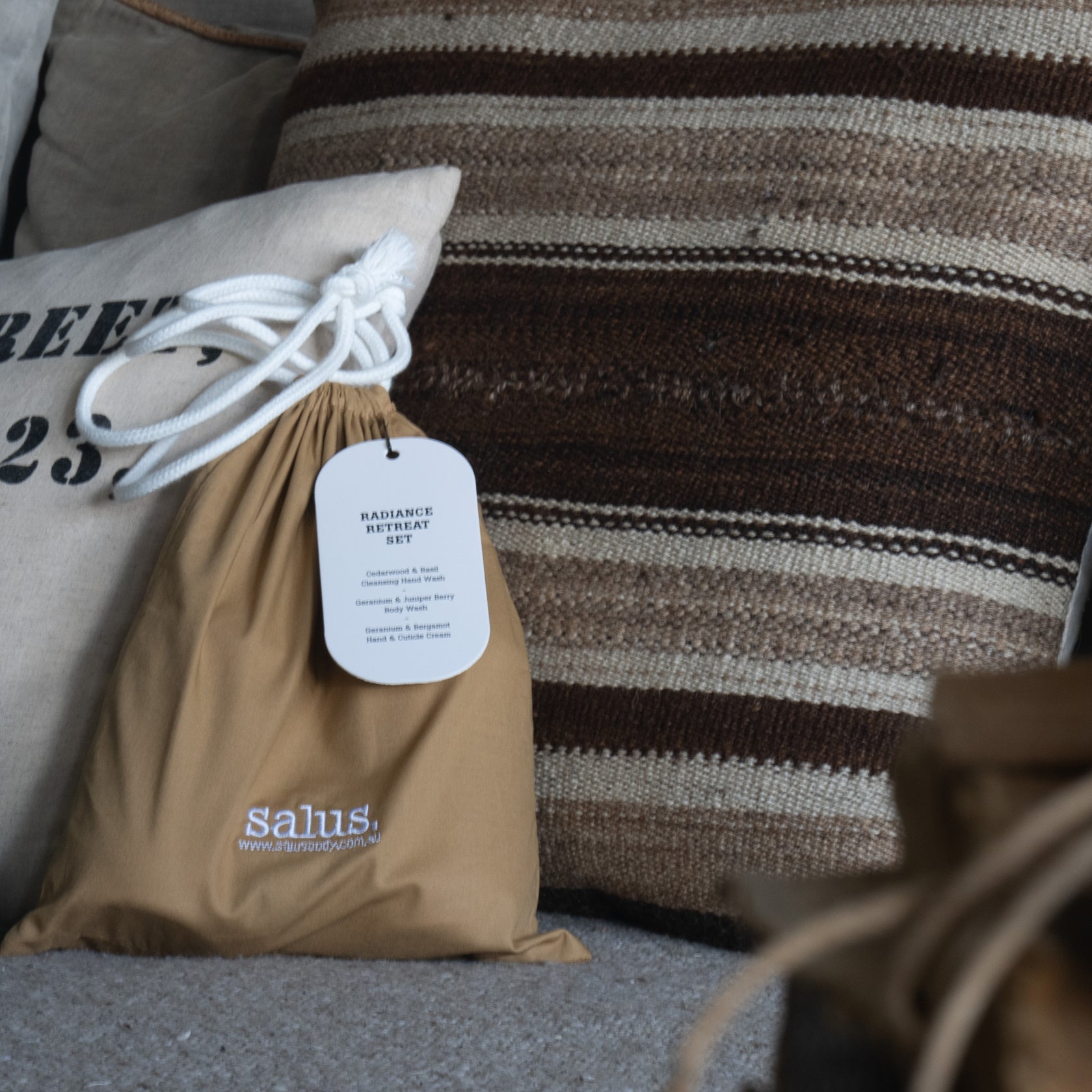 SALUS - RADIANCE RETREAT SET