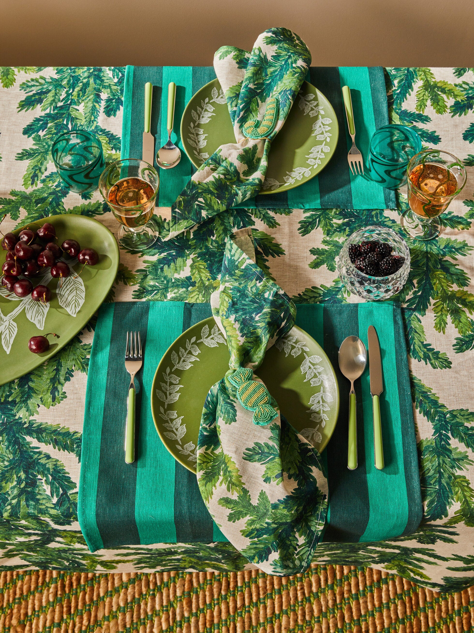 BONNIE & NEIL - MEDIUM TABLECLOTH - FESTIVE FOLIAGE GREEN