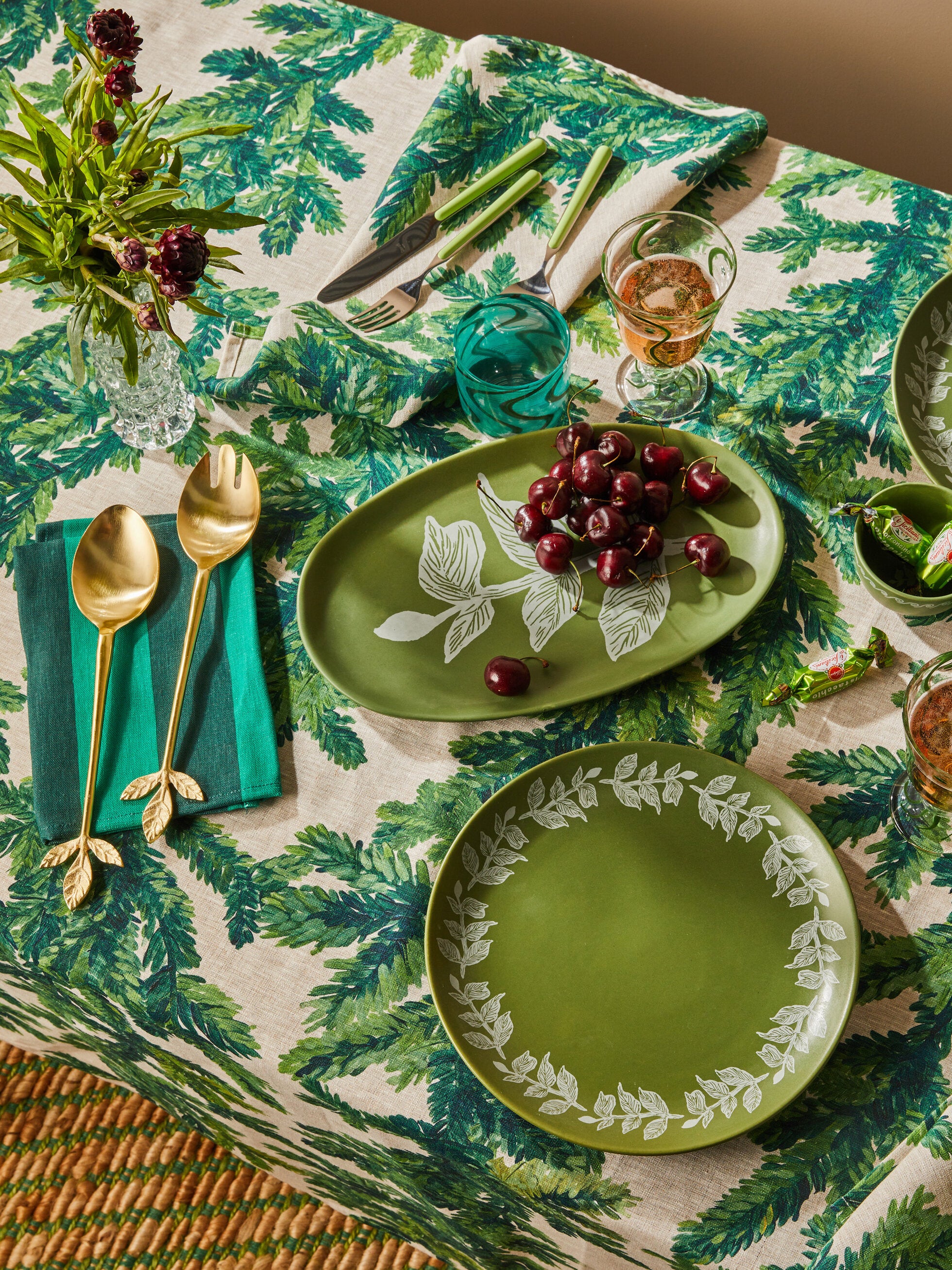 BONNIE & NEIL - MEDIUM TABLECLOTH - FESTIVE FOLIAGE GREEN