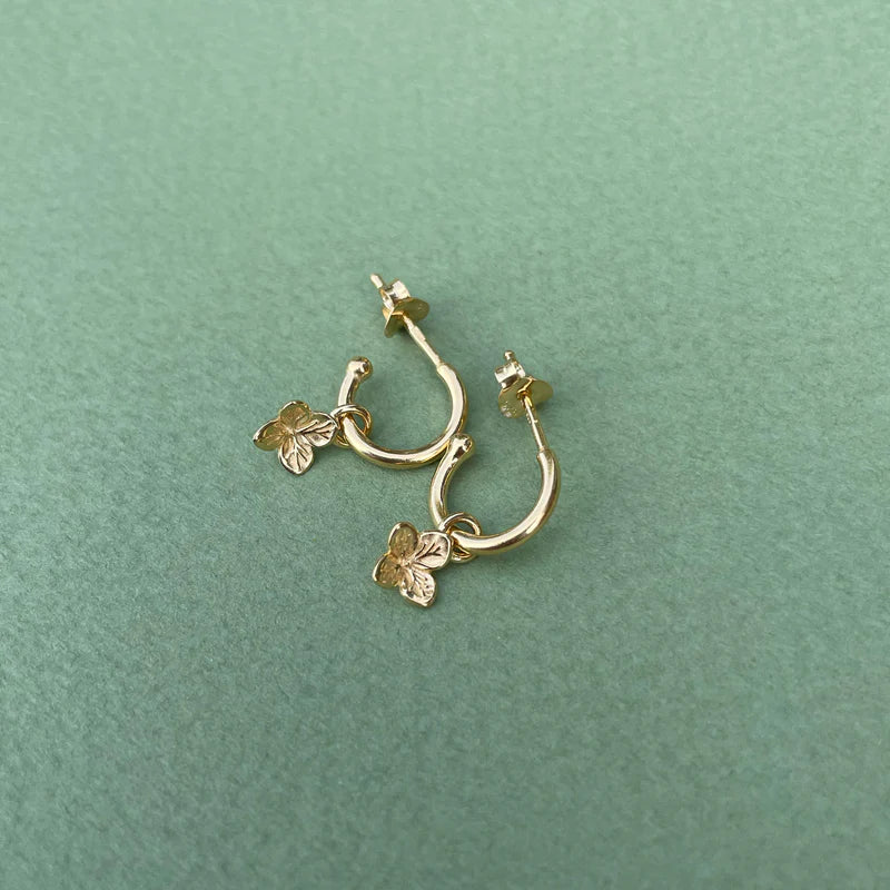LINDA TAHIJA - HYDRANGEA CHARM HOOP EARRINGS - 18K GOLD VERMEIL