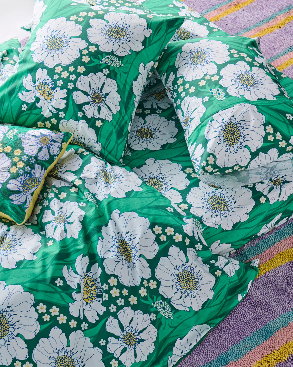KIP & CO - ORGANIC COTTON QUILT COVER - TUMBLING FLOWERS GREEN