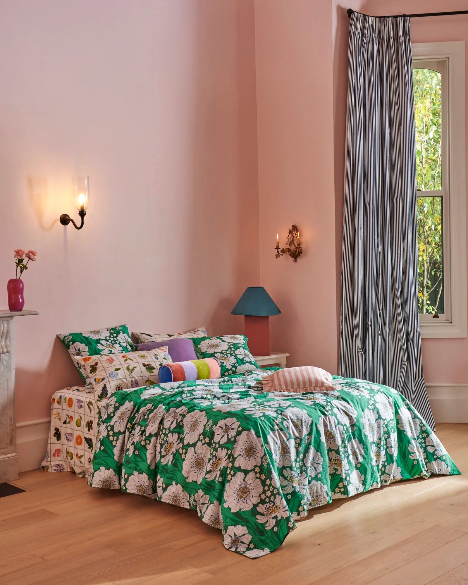 KIP & CO - ORGANIC COTTON QUILT COVER - TUMBLING FLOWERS GREEN