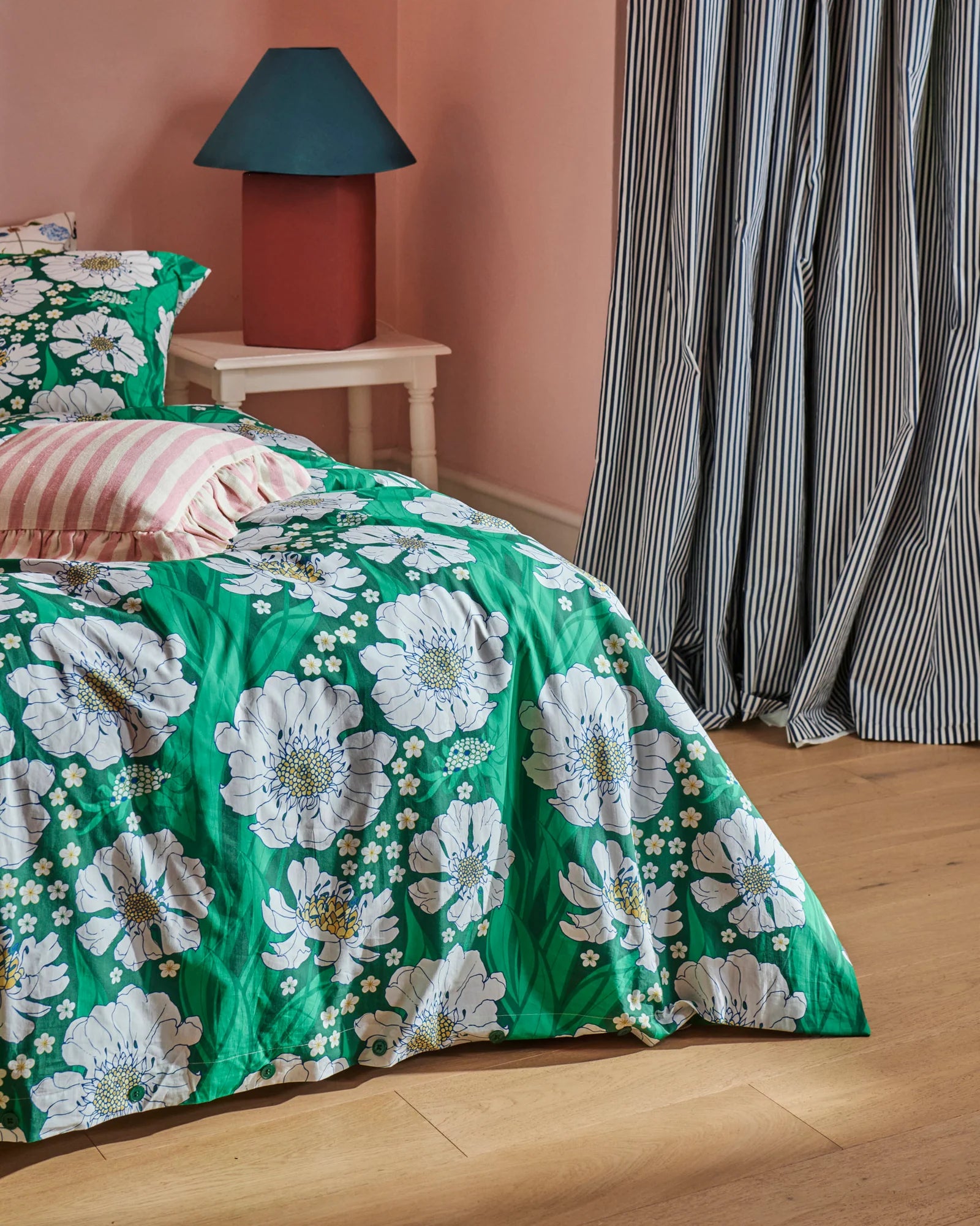 KIP & CO - ORGANIC COTTON QUILT COVER - TUMBLING FLOWERS GREEN