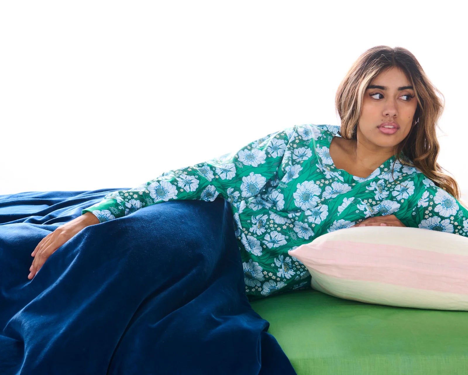 KIP & CO - ORGANIC COTTON LONG SLEEVE NIGHTIE - TUMBLING FLOWERS GREEN