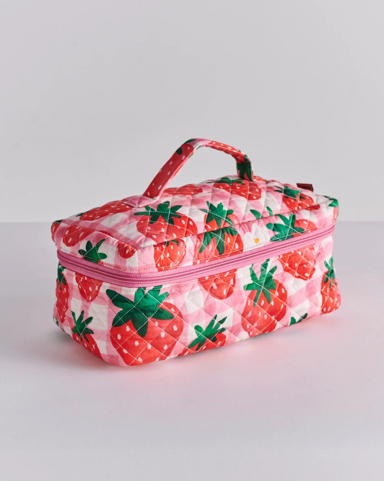 KIP & CO - QUILTED COTTON TOILETRY CASE - STRAWBERRY JAM