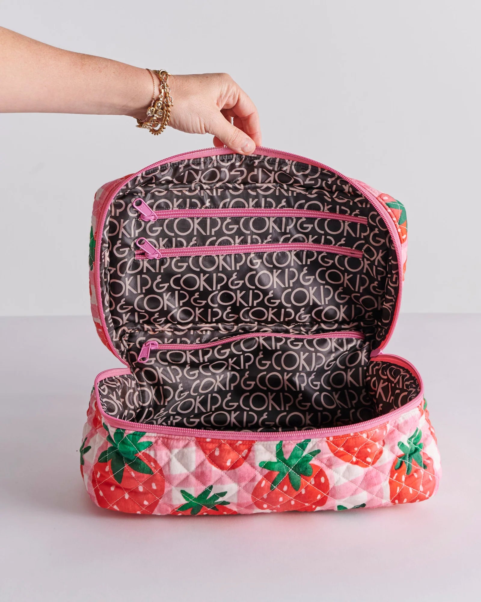 KIP & CO - QUILTED COTTON TOILETRY CASE - STRAWBERRY JAM