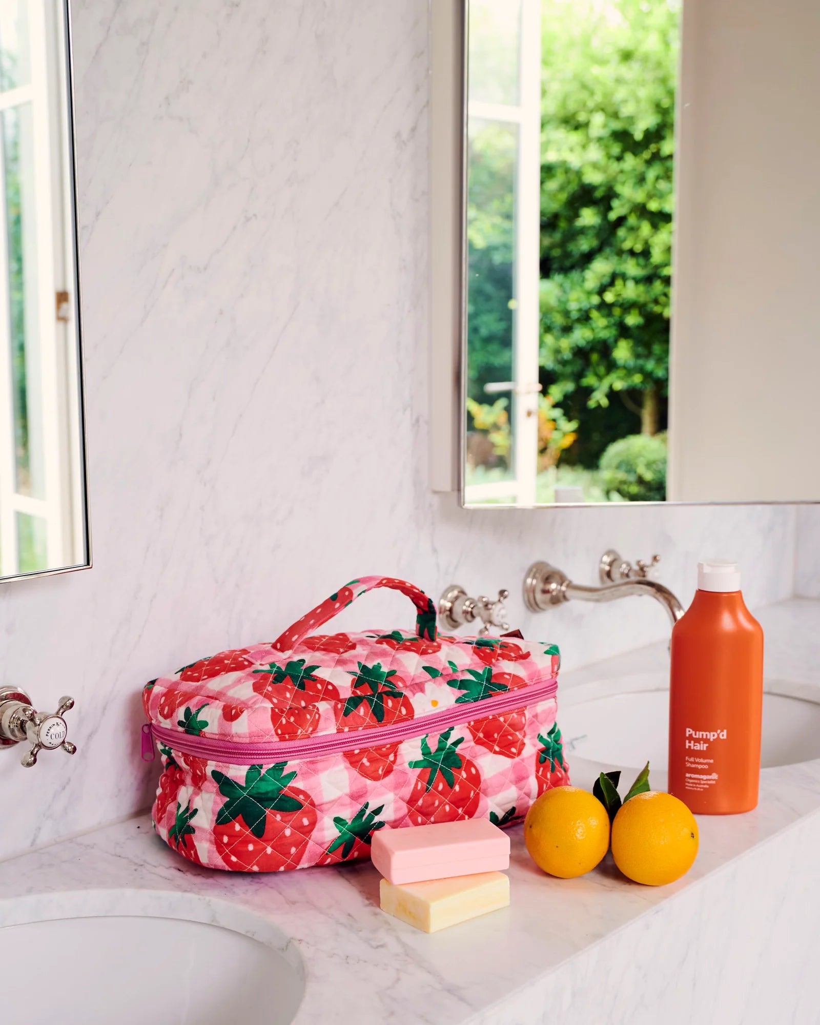 KIP & CO - QUILTED COTTON TOILETRY CASE - STRAWBERRY JAM