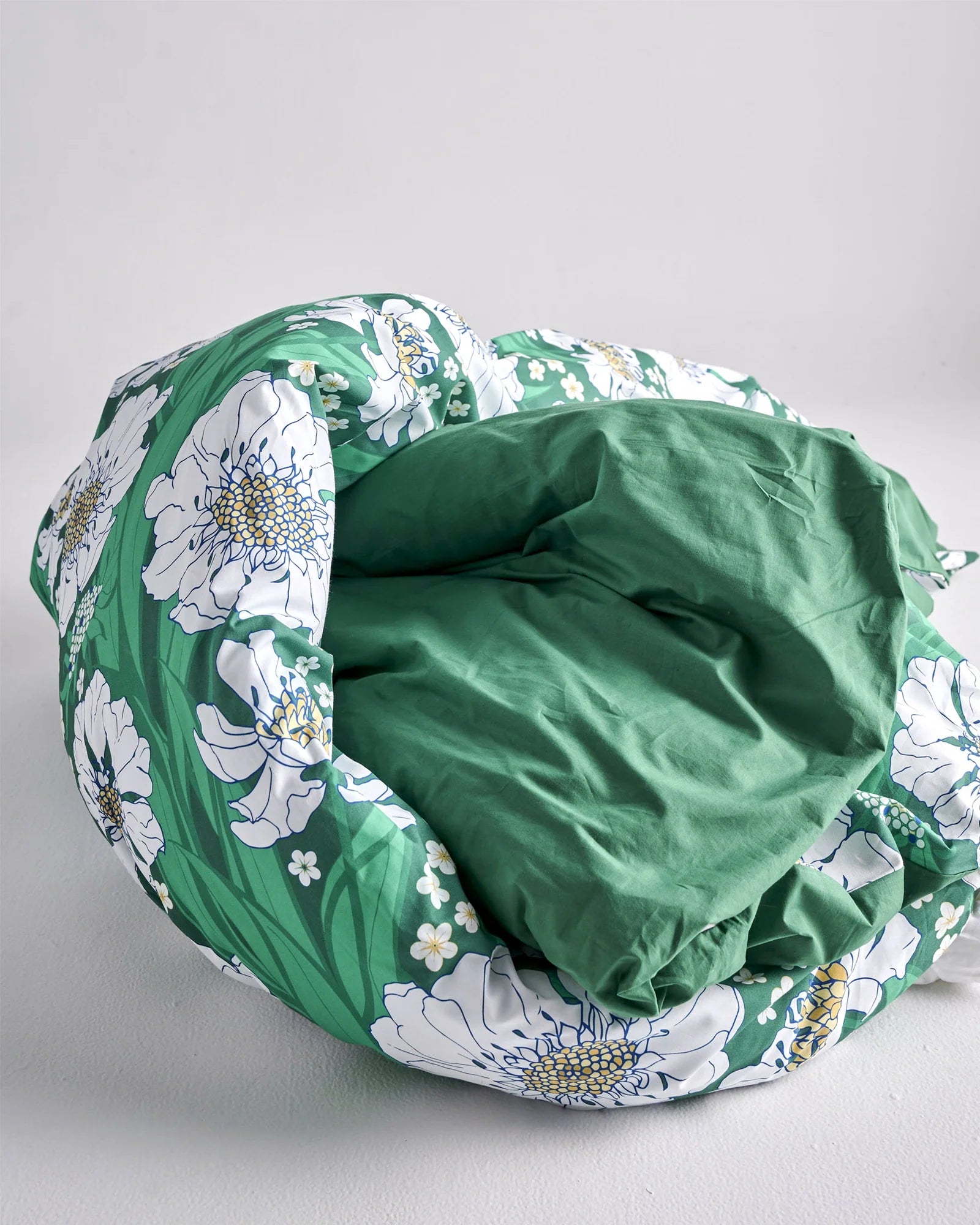 KIP & CO - ORGANIC COTTON QUILT COVER - TUMBLING FLOWERS GREEN