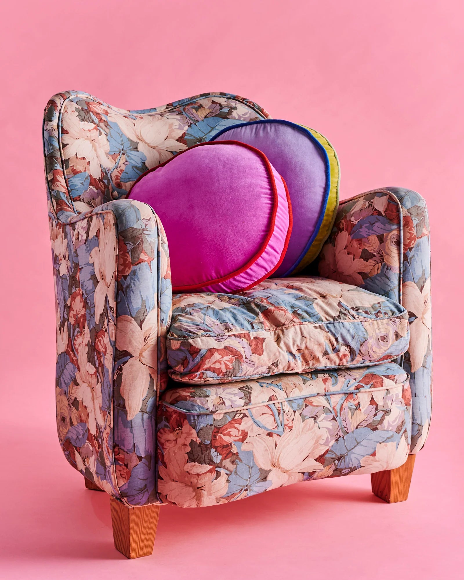 KIP & CO - VELVET PEA CUSHION - PINK AMBITION